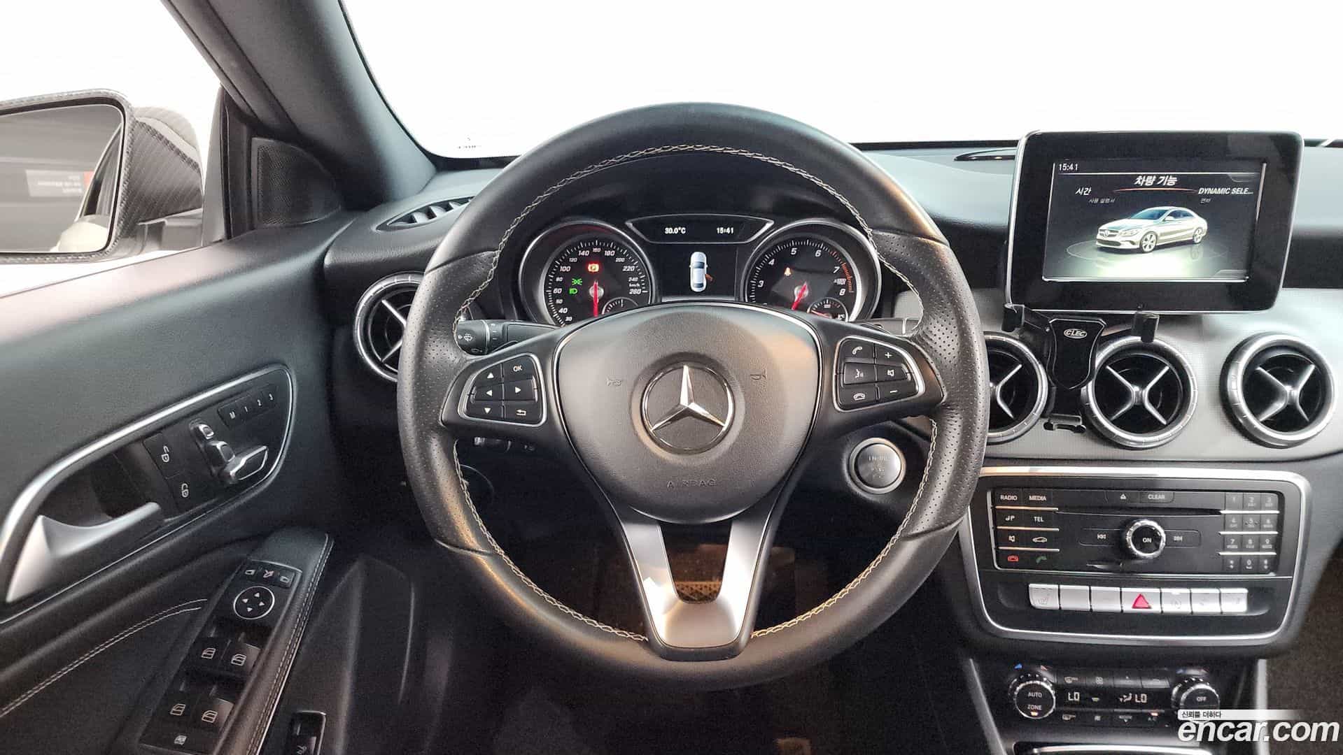 CLA-Class Mercedes-Benz 2017.1-OPTION-016