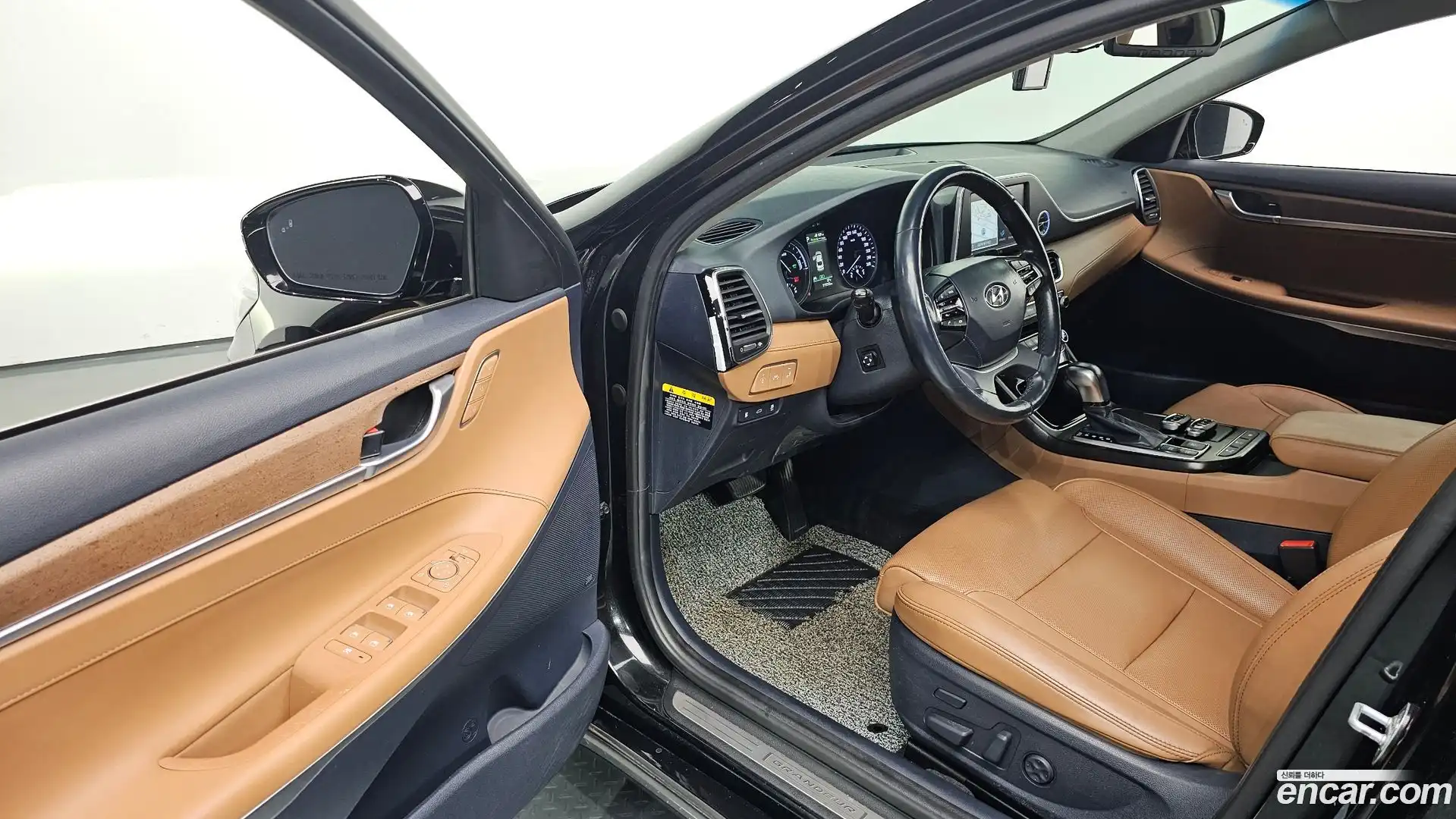 Grandeur Hyundai 2018.0-INNER-010