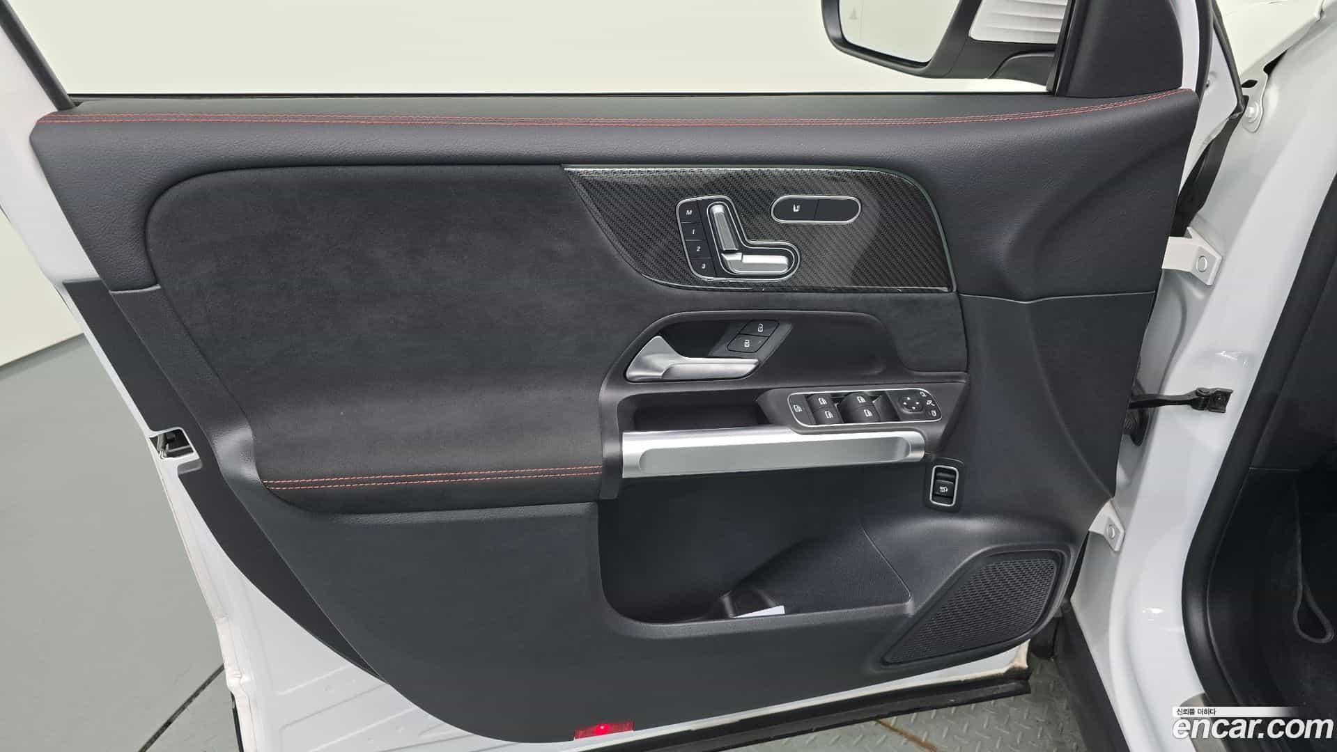 GLB-Class Mercedes-Benz 2022.11-INNER-034