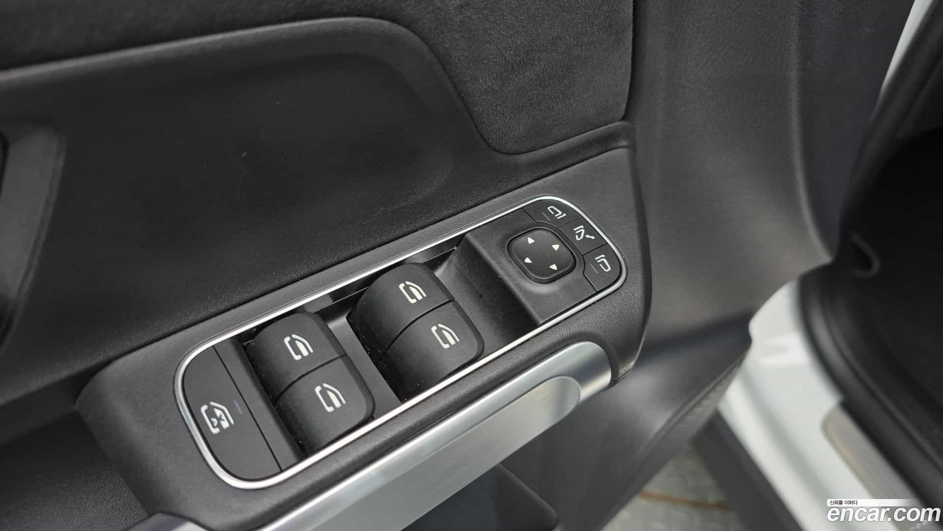 GLB-Class Mercedes-Benz 2022.11-OPTION-042