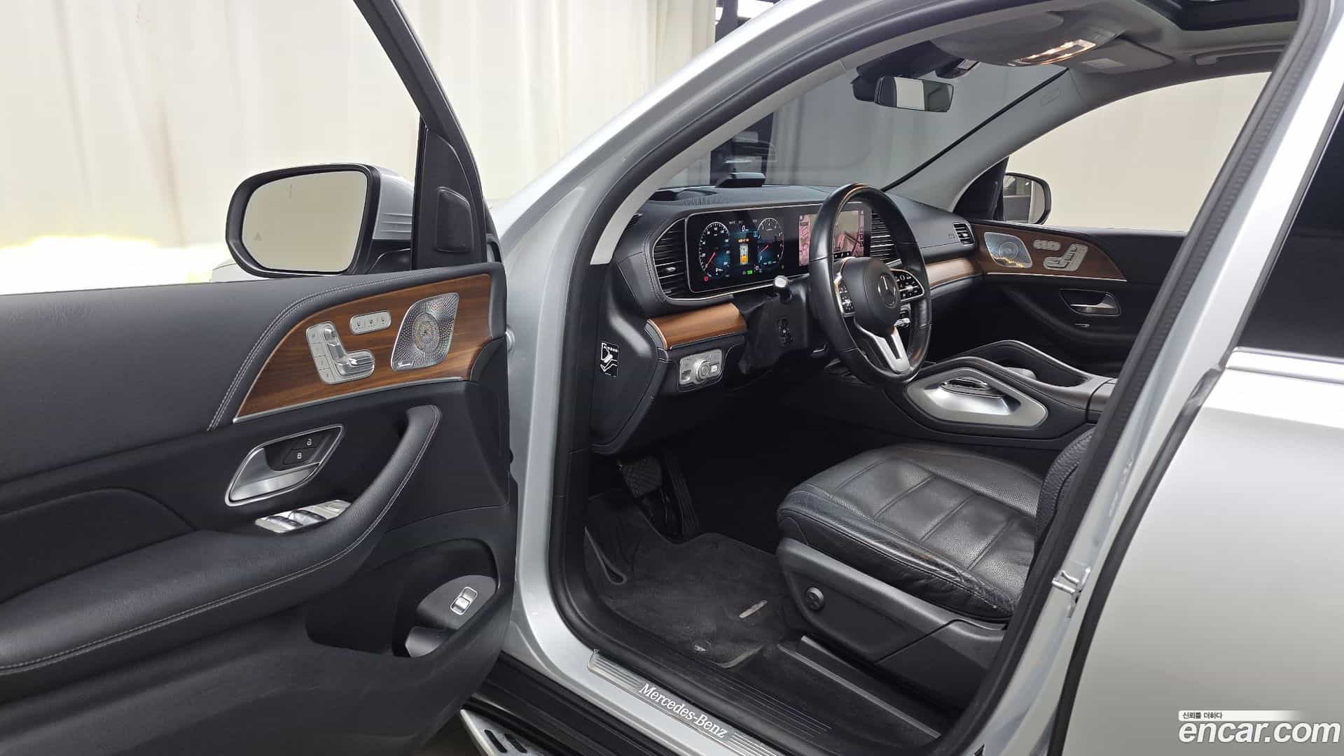 GLE-Class Mercedes-Benz 2021.5-INNER-010