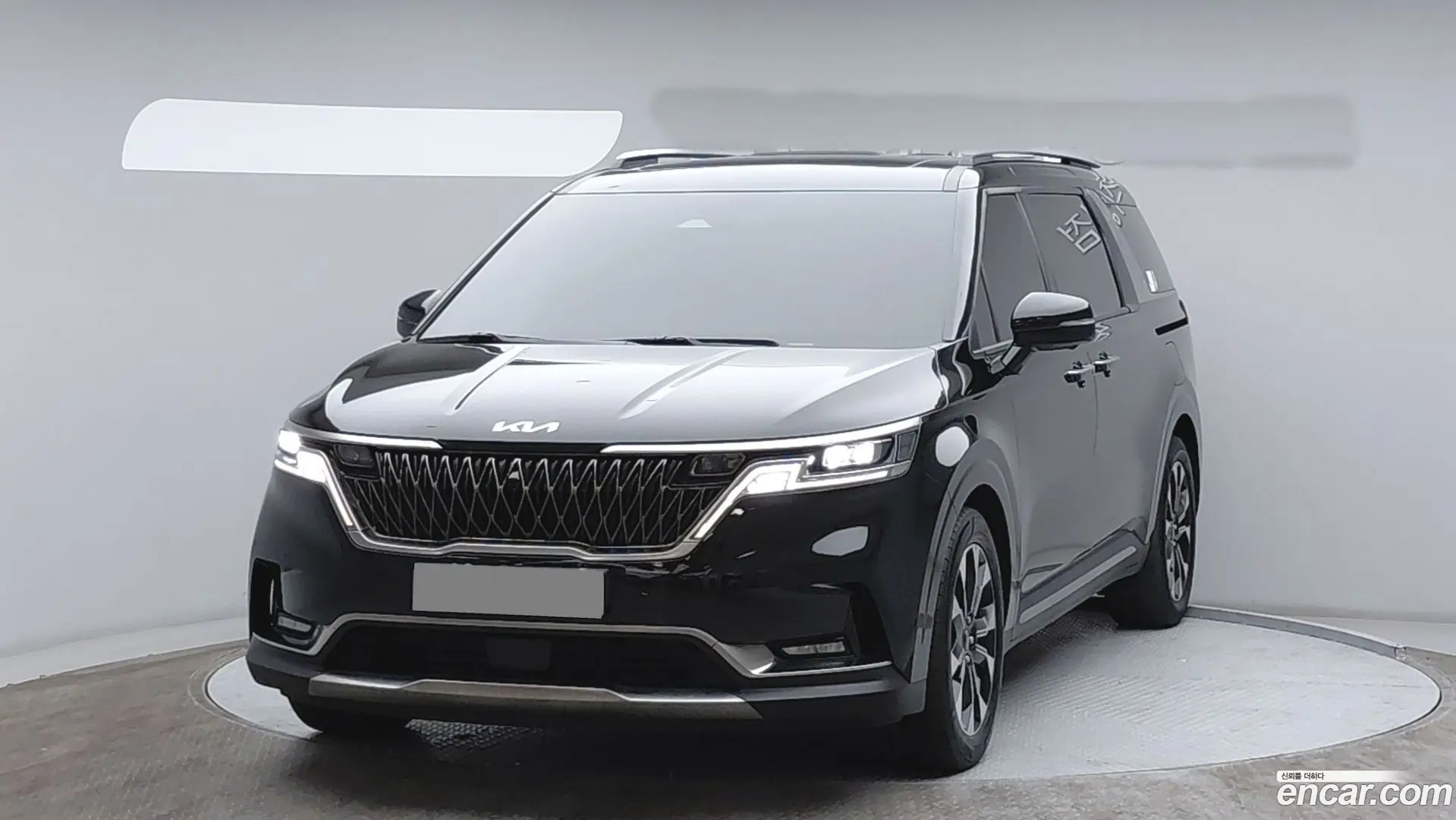 Main__Slider__Photo:Canival Kia 2023.1-0