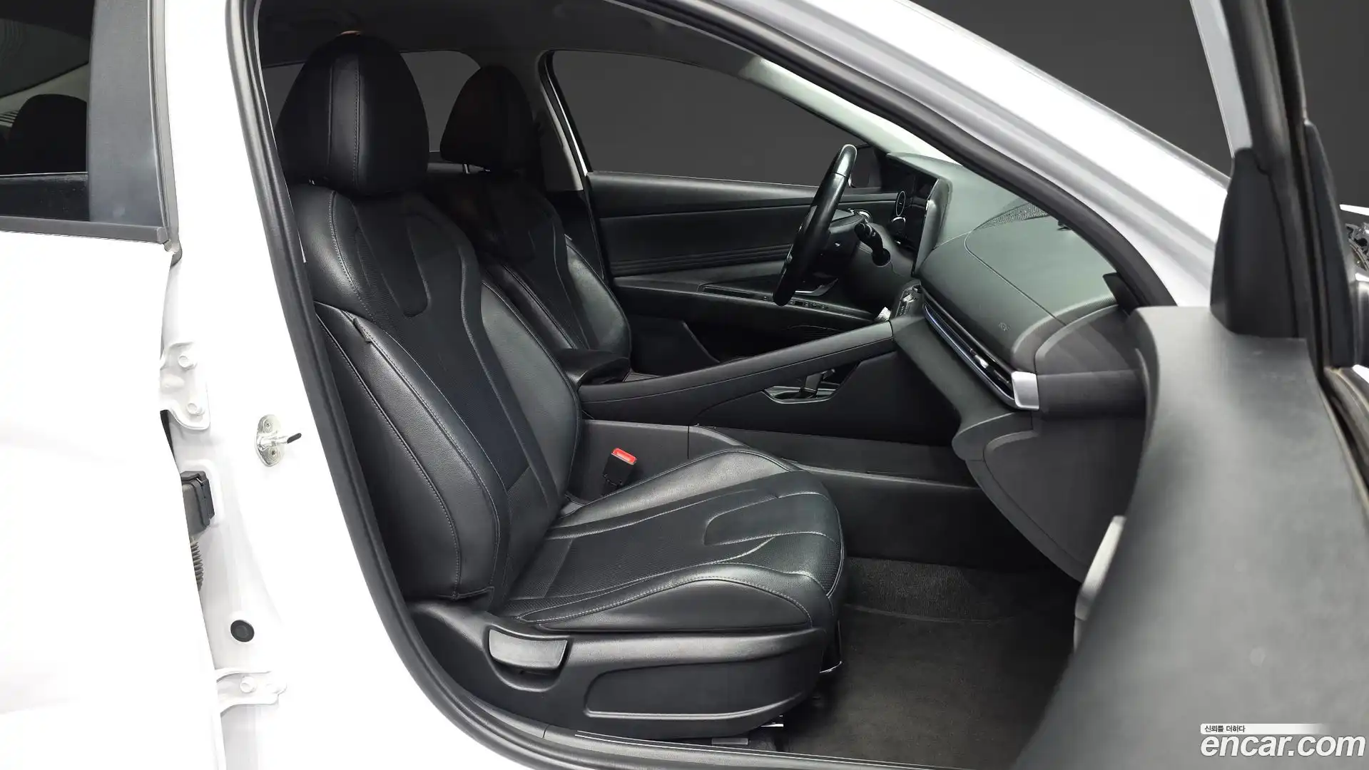AVANTE Hyundai 2021.11-OPTION-015