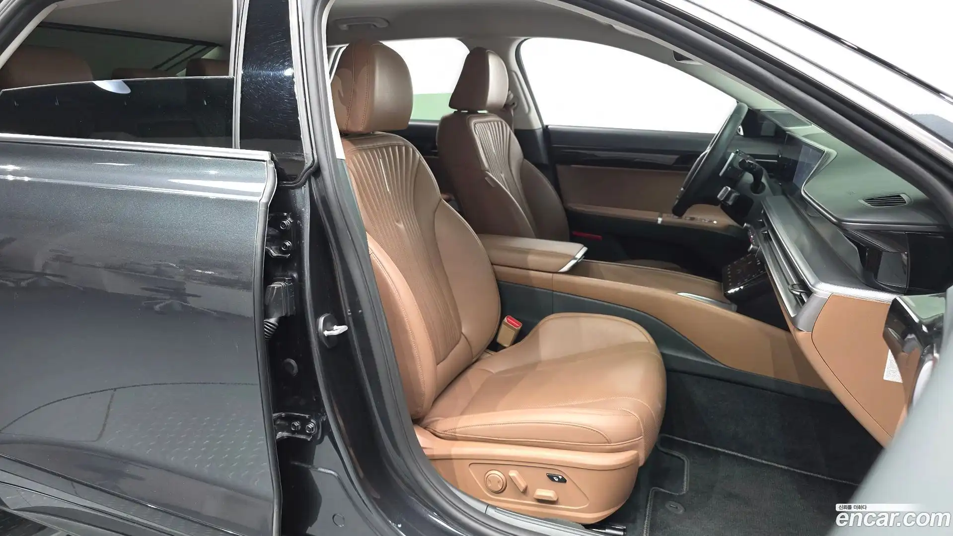 Grandeur Hyundai 2023.1-OPTION-015
