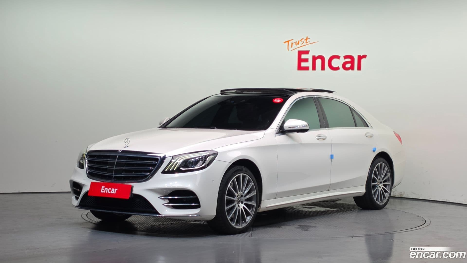 Main__Slider__Photo:S-Class Mercedes-Benz 2018.3-0