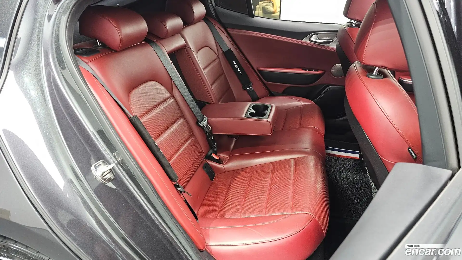 Stinger Kia 2018.6-OPTION-015