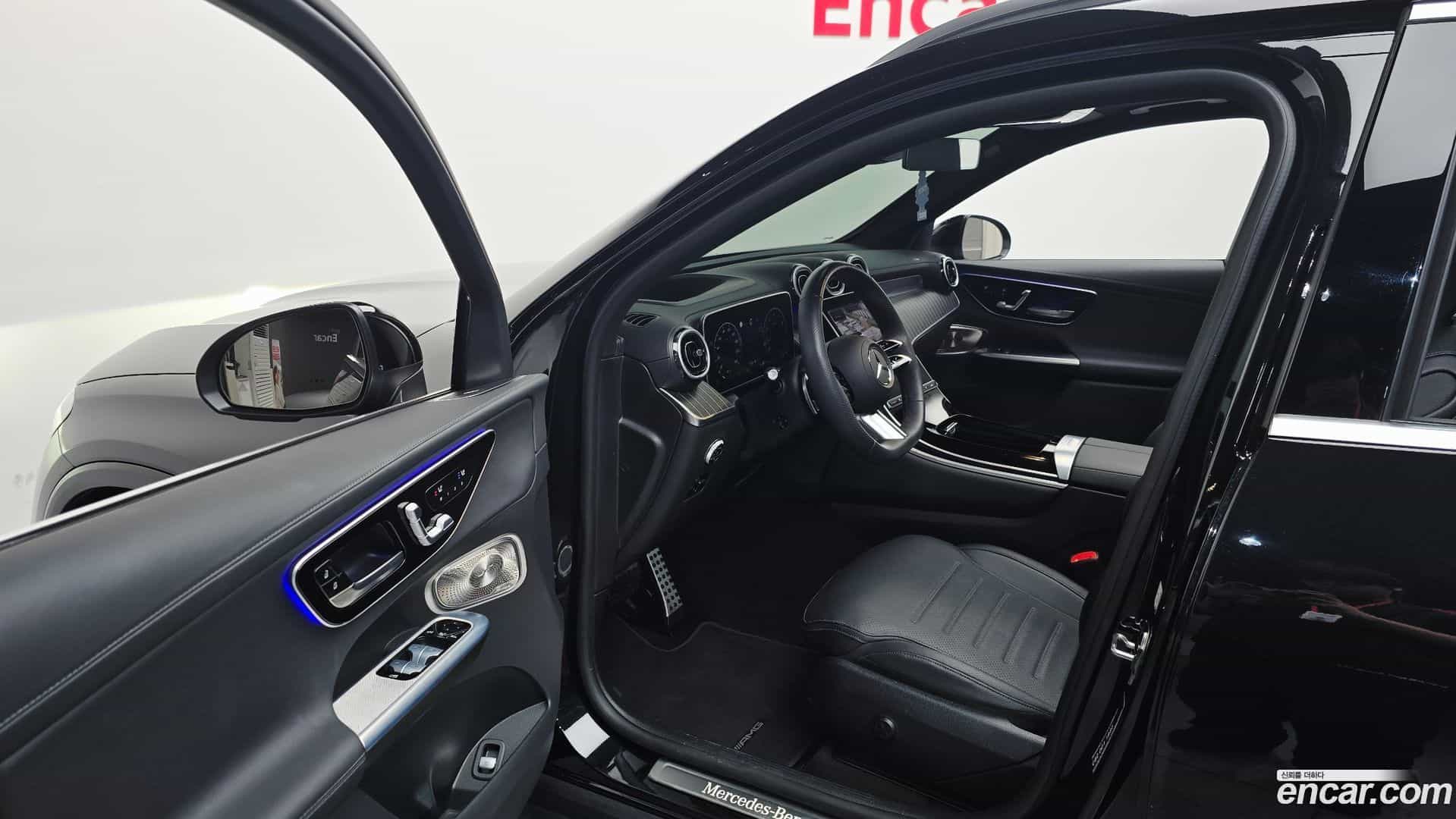 GLC-Class Mercedes-Benz 2024.2-INNER-010