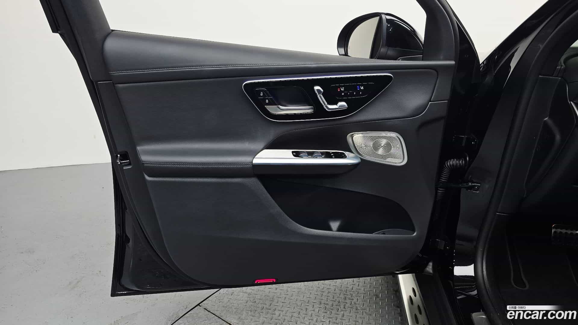 GLC-Class Mercedes-Benz 2024.2-INNER-034