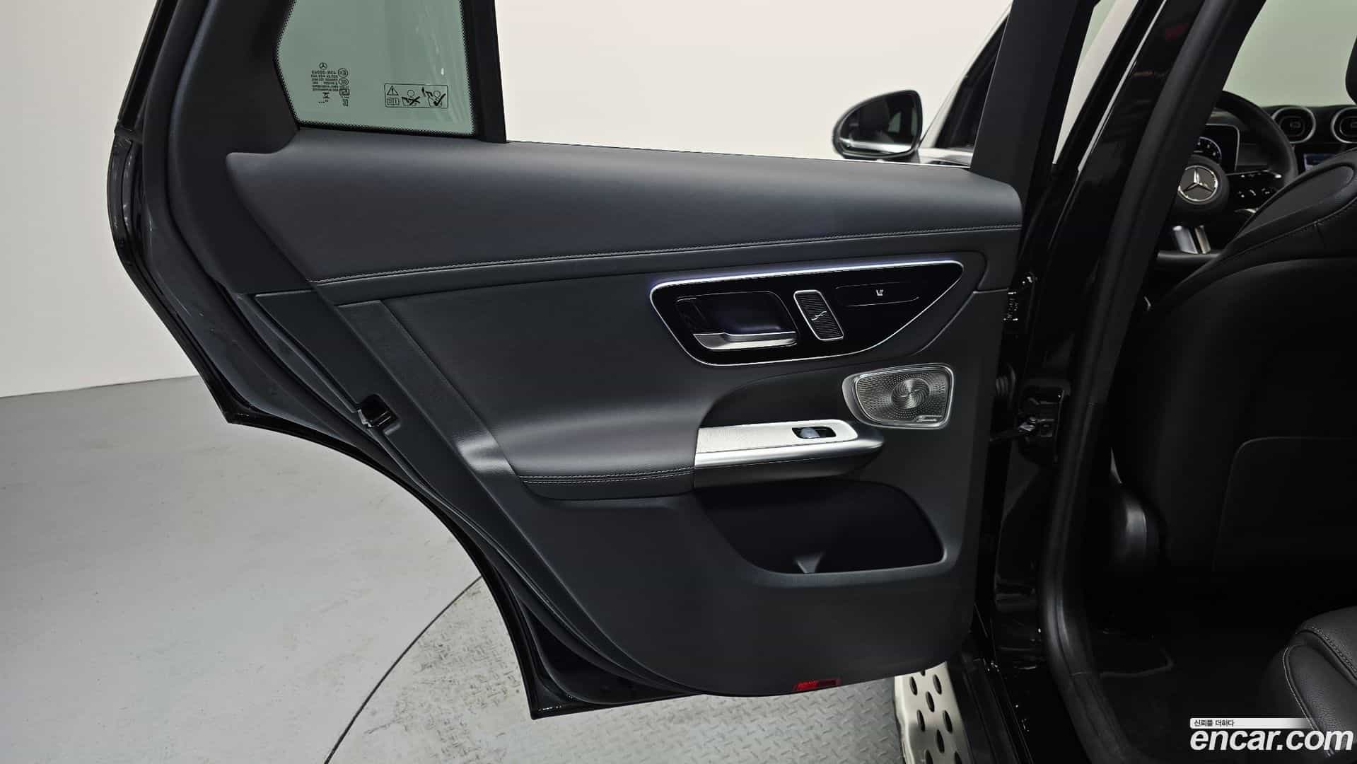 GLC-Class Mercedes-Benz 2024.2-INNER-035