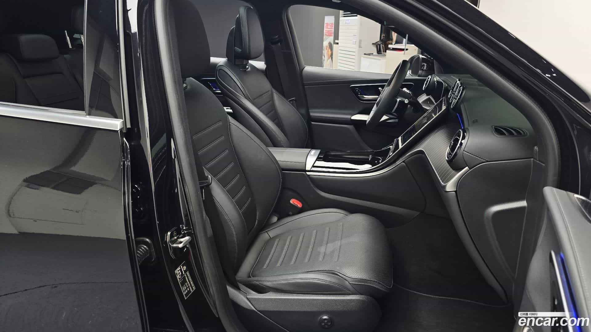GLC-Class Mercedes-Benz 2024.2-INNER-036