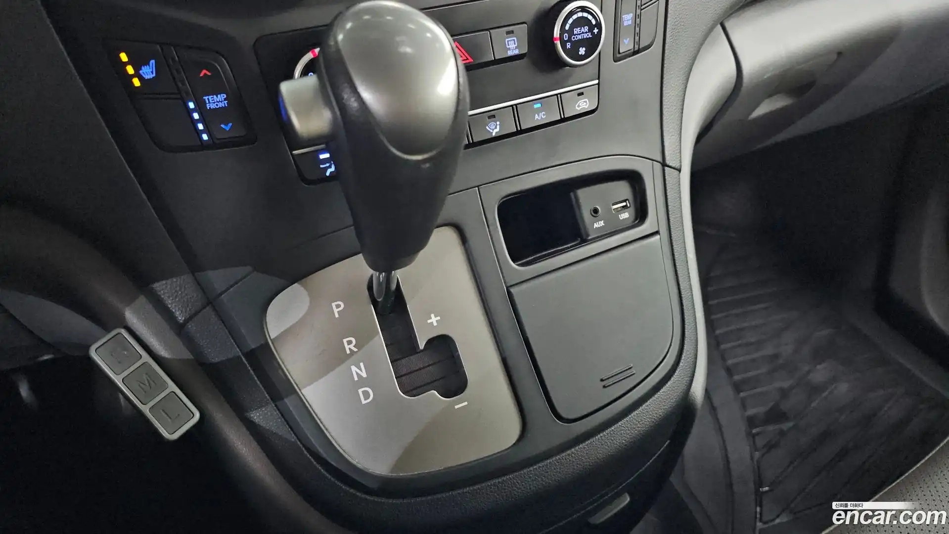 Starex Hyundai 2018.0-INNER-009
