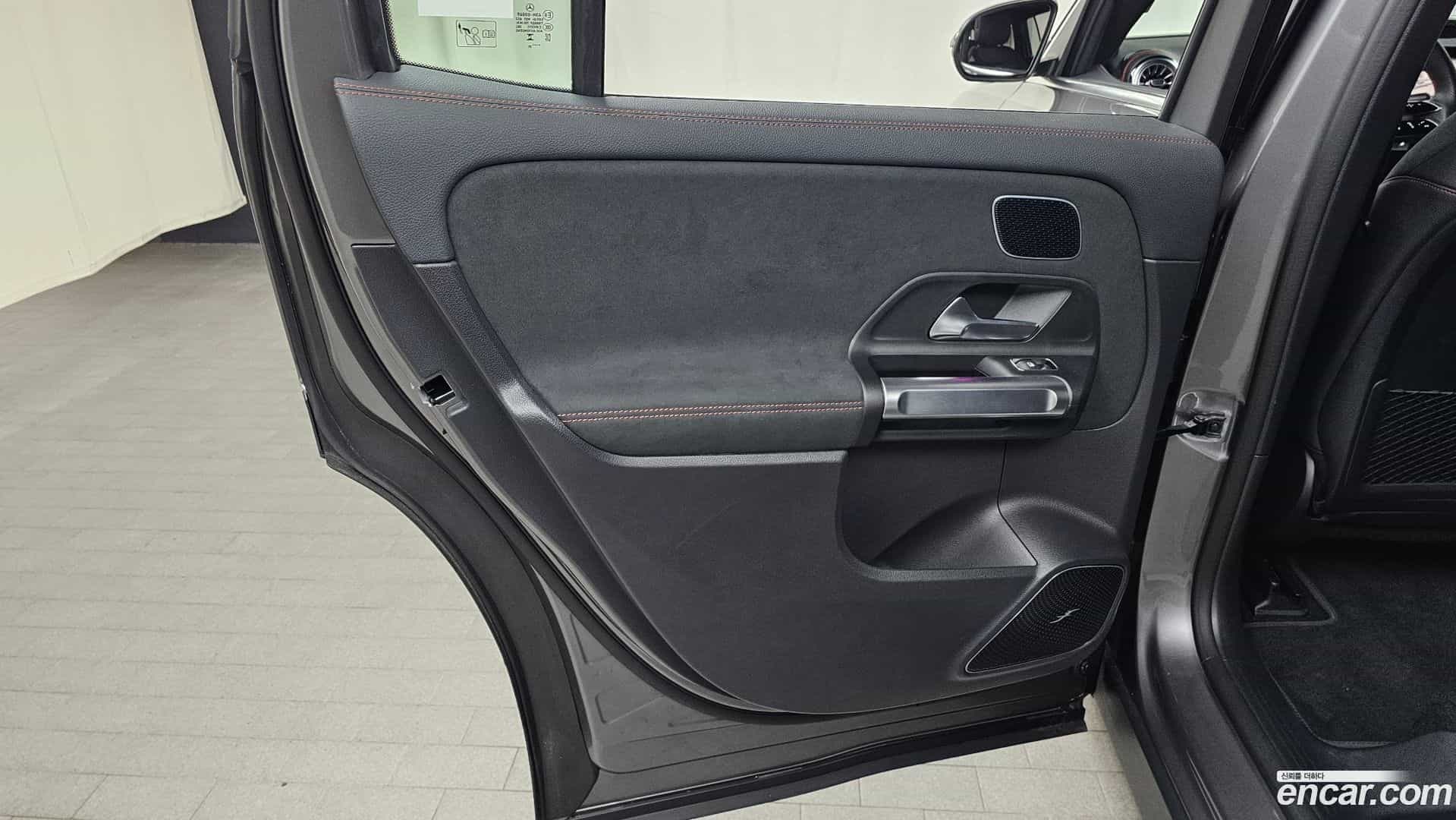 EQB Mercedes-Benz 2025.7-INNER-035