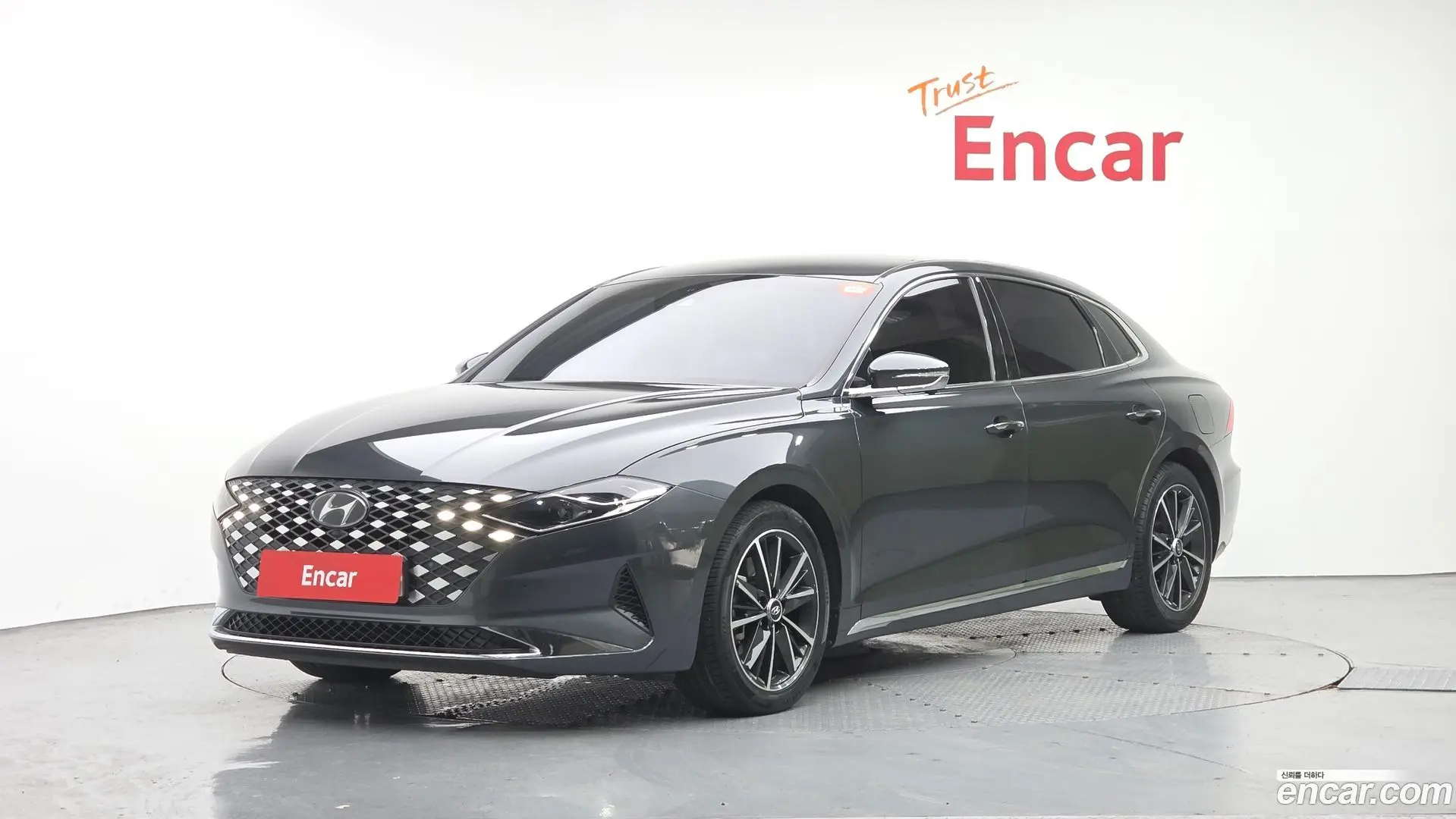 Main__Slider__Photo:Grandeur Hyundai 2020.8-0