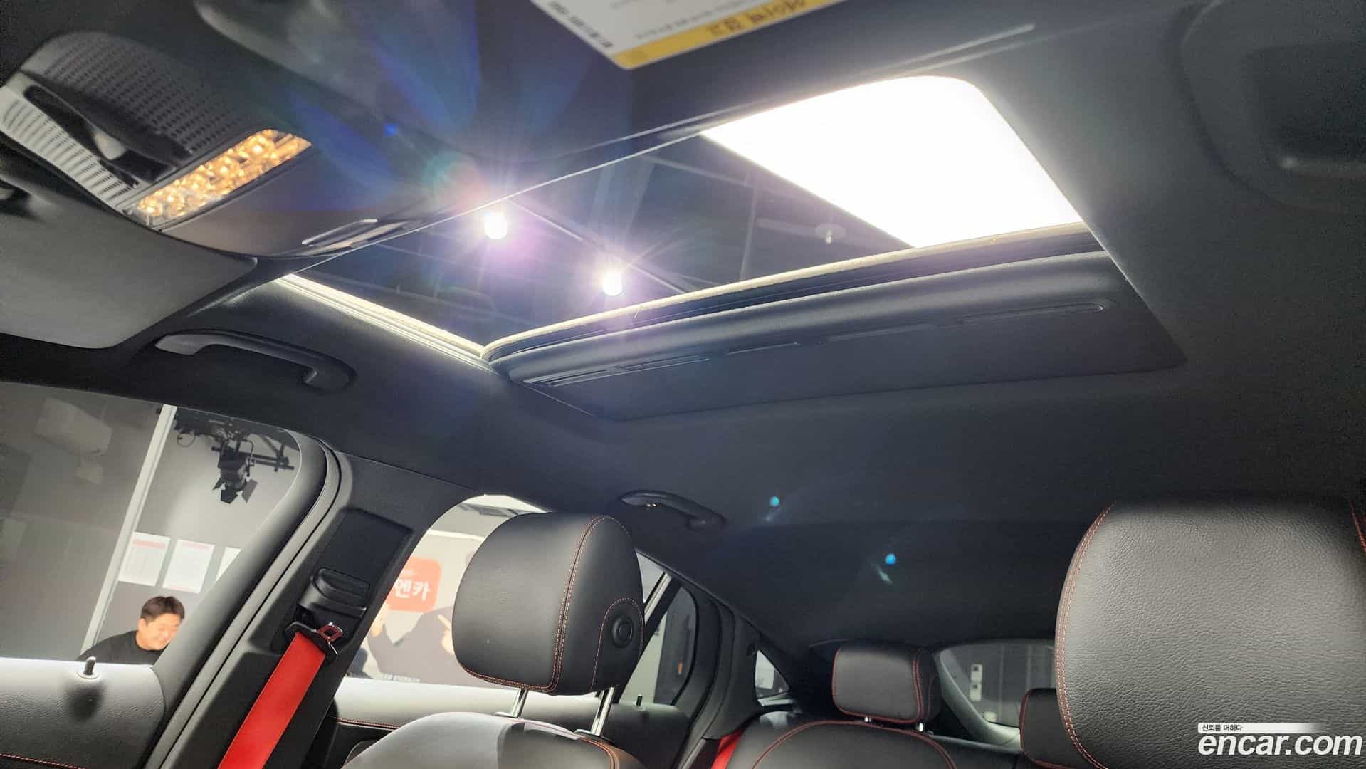 GLC-Class Mercedes-Benz 2018.9-OPTION-022