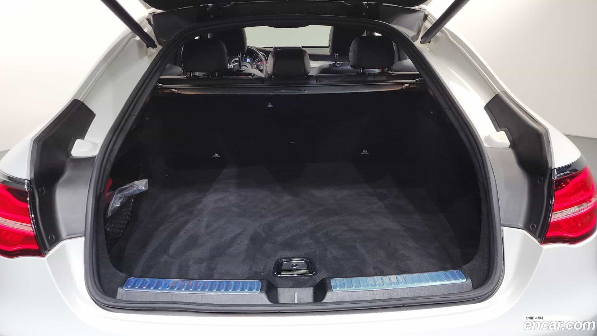 GLC-Class Mercedes-Benz 2018.9-OPTION-024