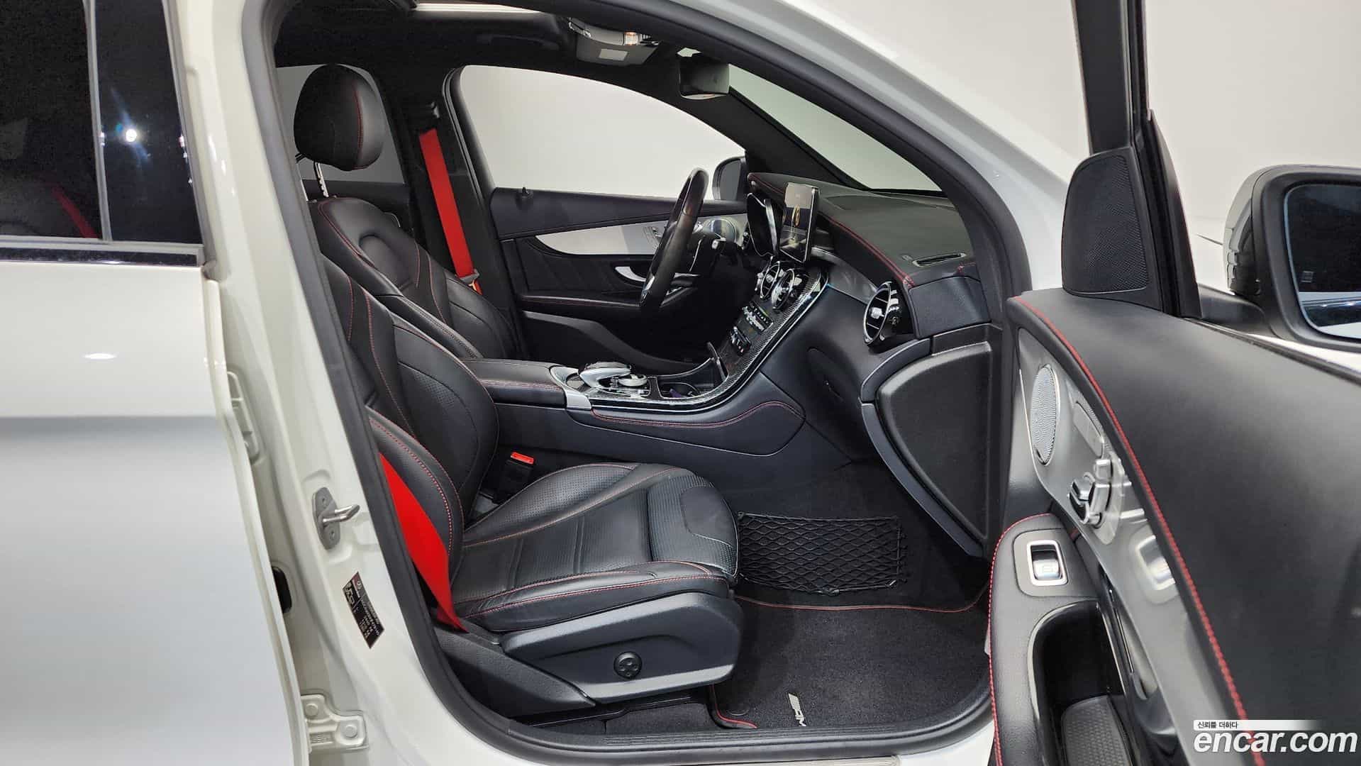 GLC-Class Mercedes-Benz 2018.9-INNER-036