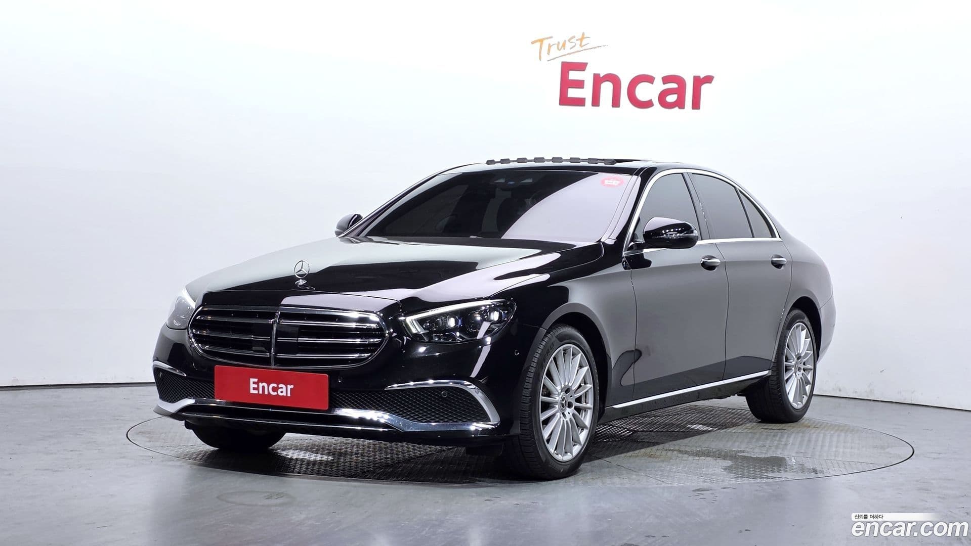 Main__Slider__Photo:E-Class Mercedes-Benz 2020.11-0