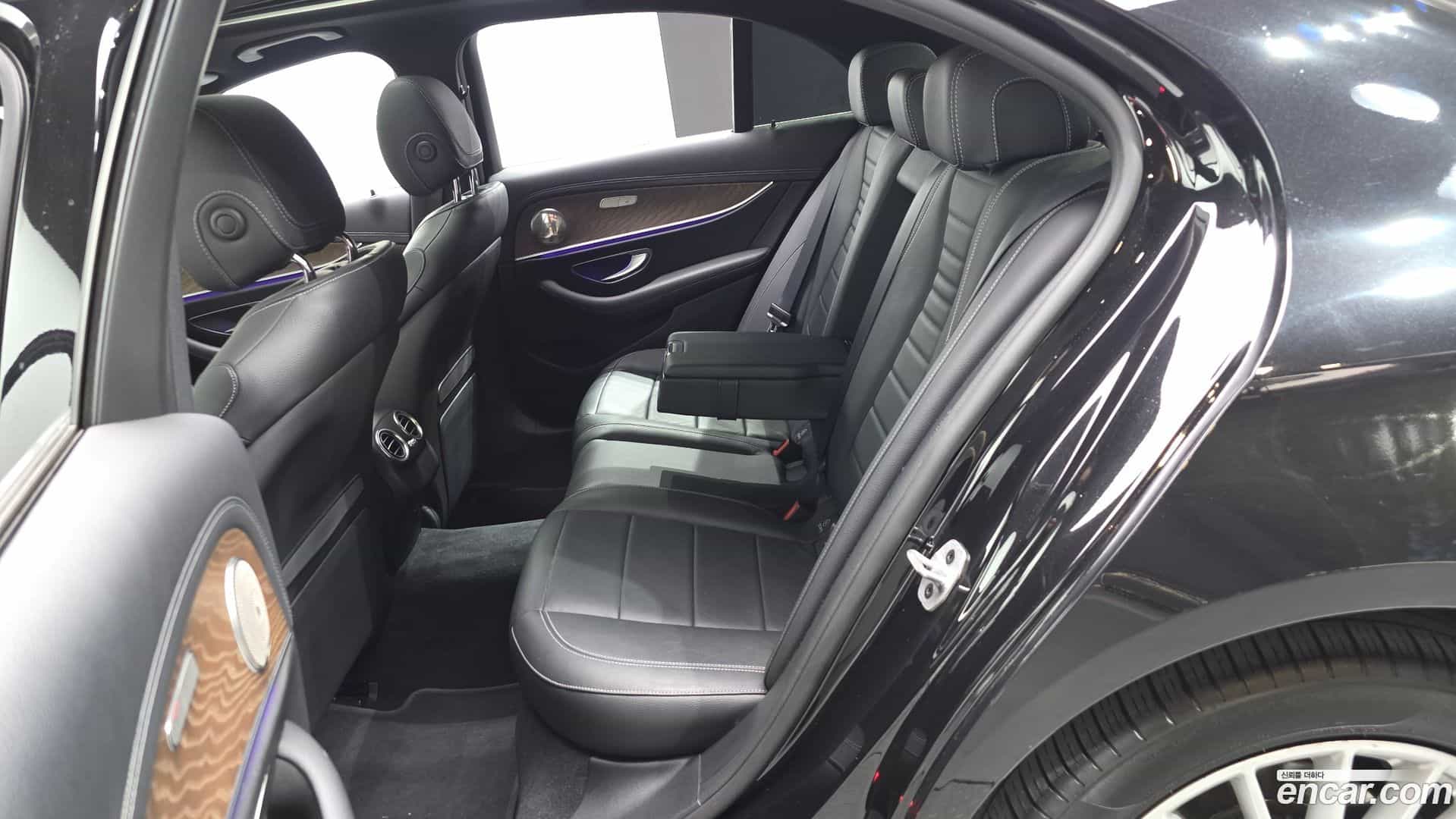 E-Class Mercedes-Benz 2020.11-OPTION-016
