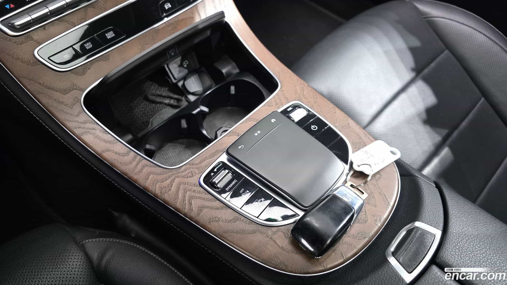 E-Class Mercedes-Benz 2020.11-OPTION-023