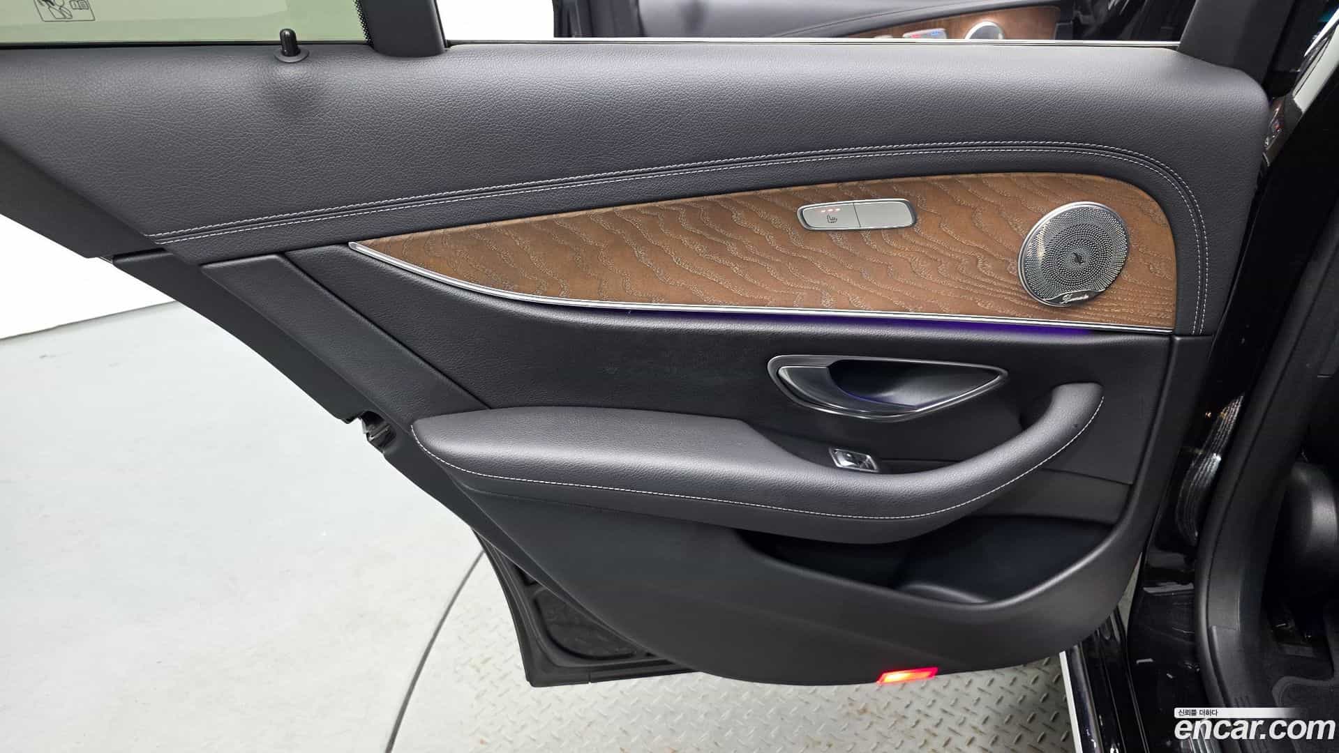 E-Class Mercedes-Benz 2020.11-INNER-035