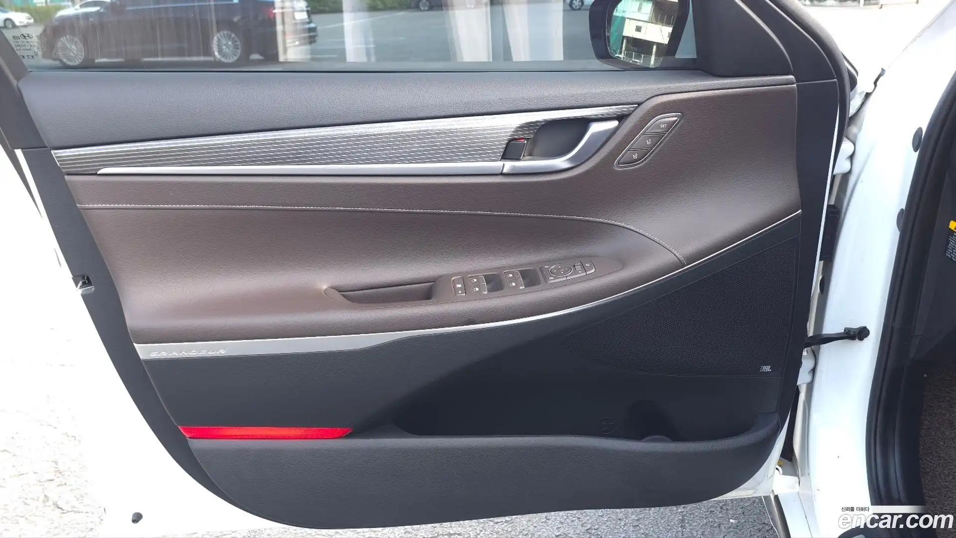 Grandeur Hyundai 2019.4-OPTION-015
