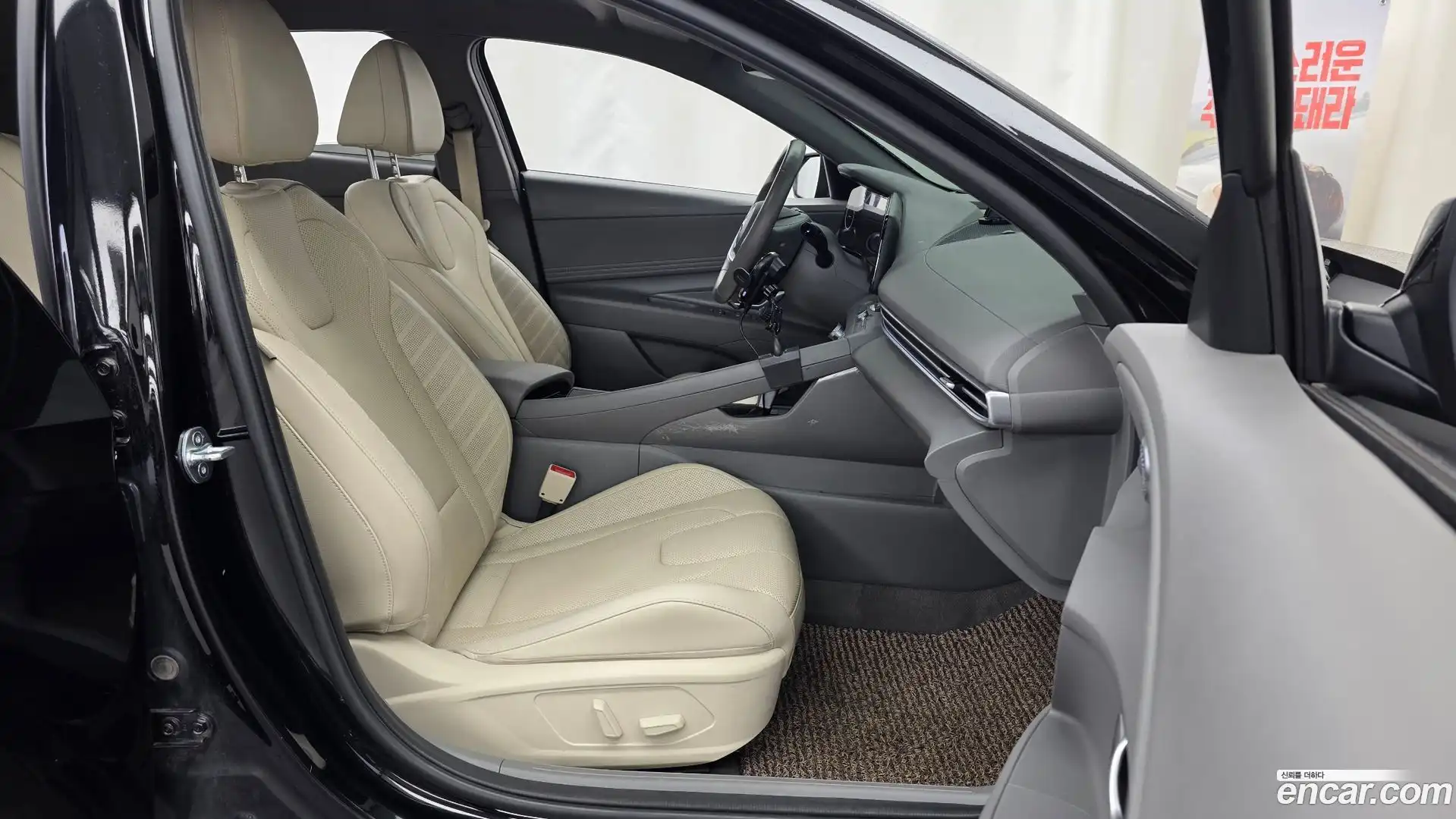 AVANTE Hyundai 2022.10-OPTION-015