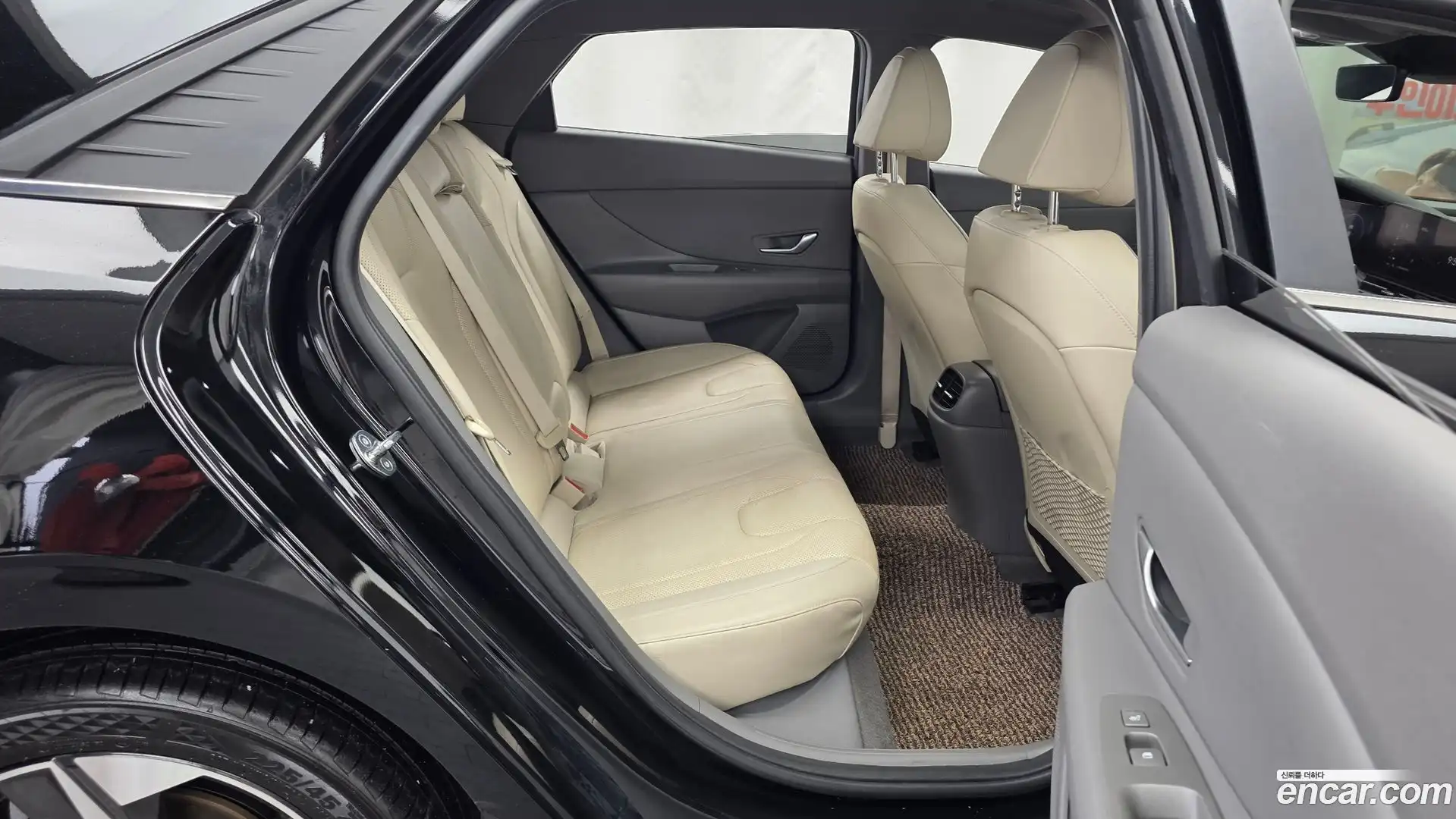 AVANTE Hyundai 2022.10-OPTION-016