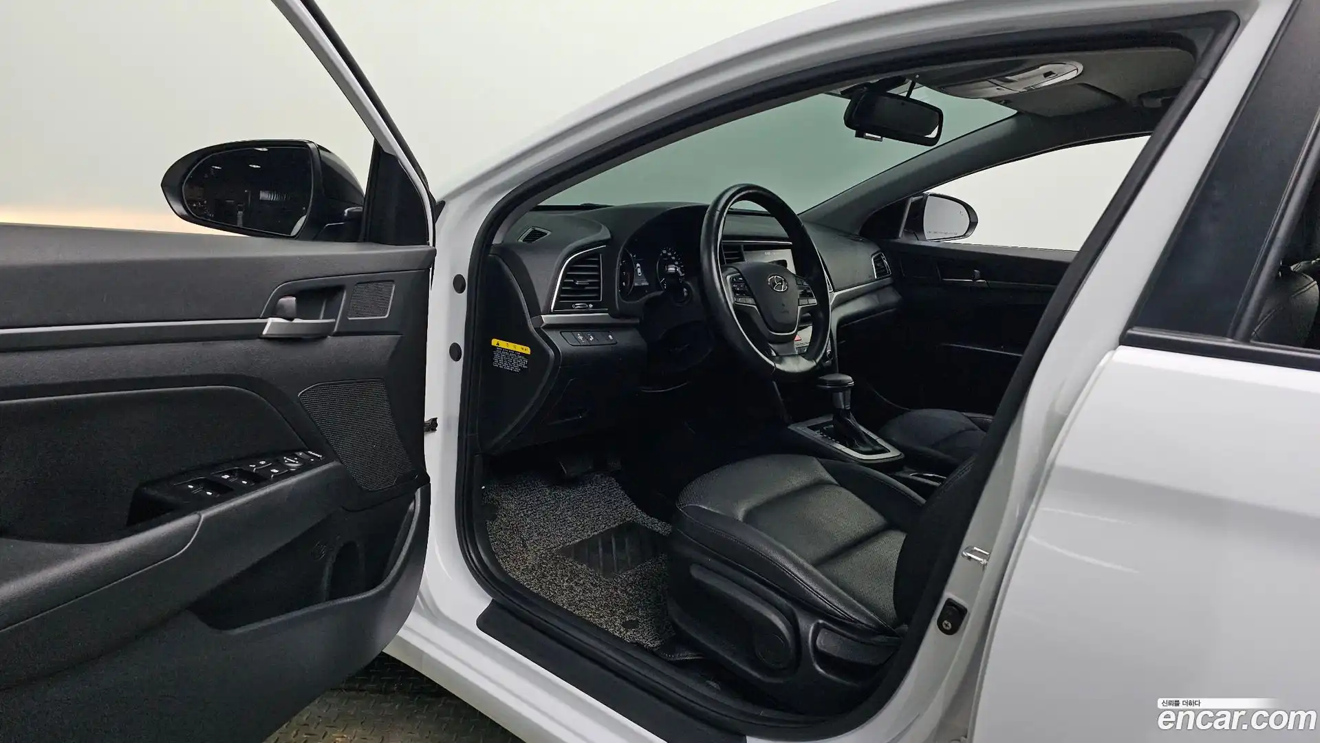 AVANTE Hyundai 2018.3-INNER-010