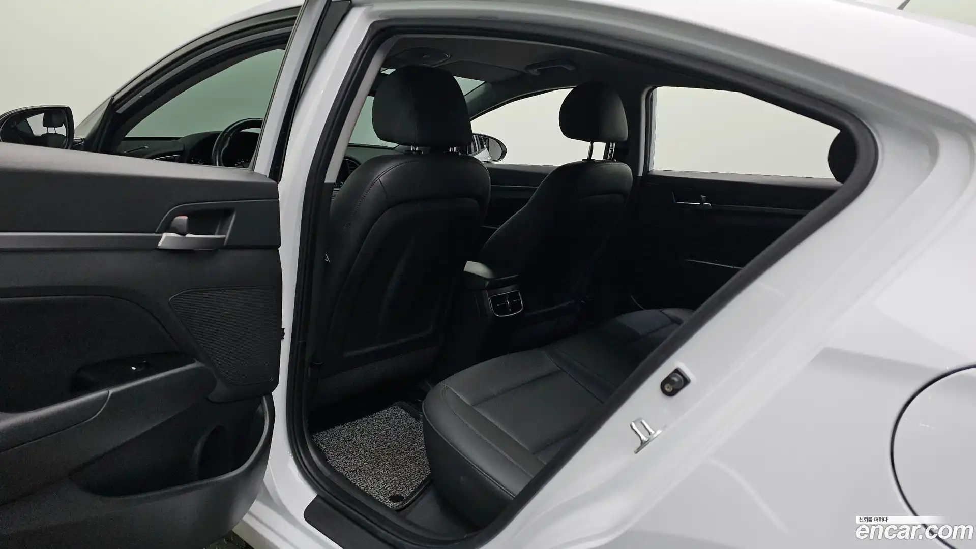 AVANTE Hyundai 2018.3-OPTION-015