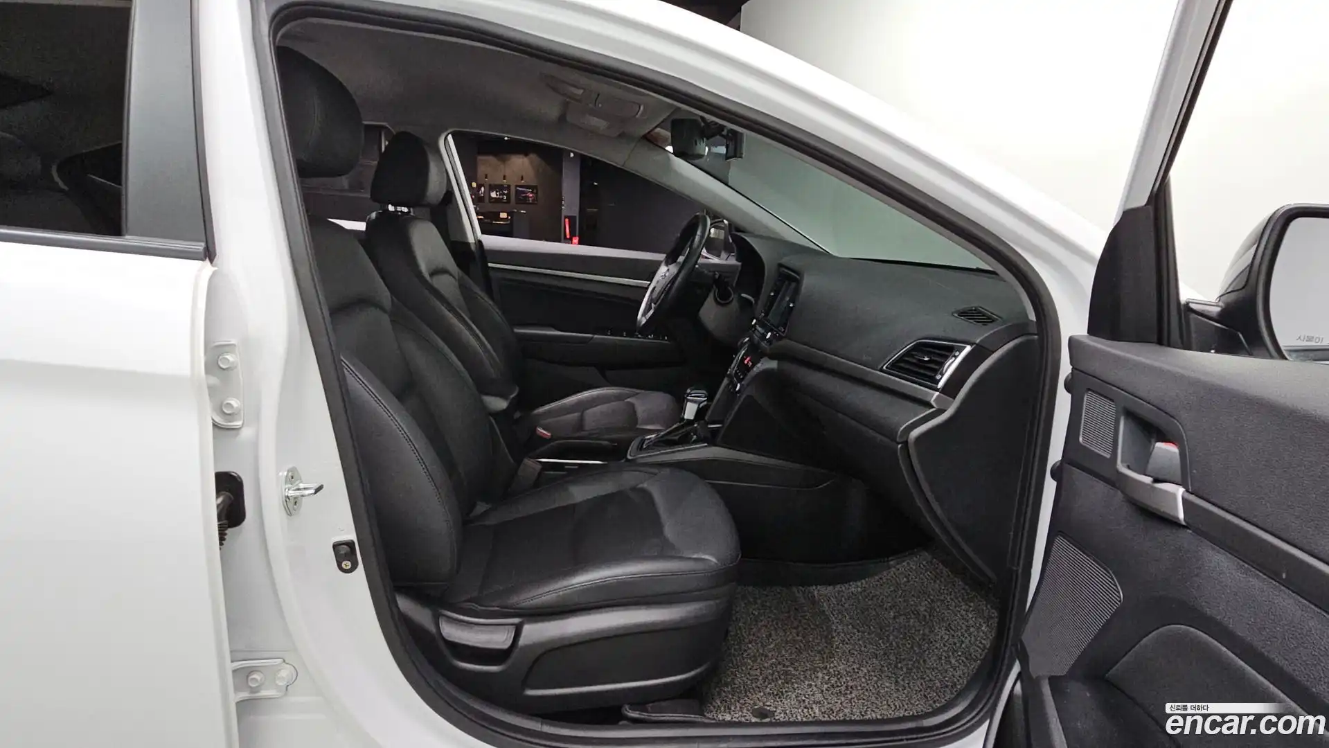 AVANTE Hyundai 2018.3-OPTION-016