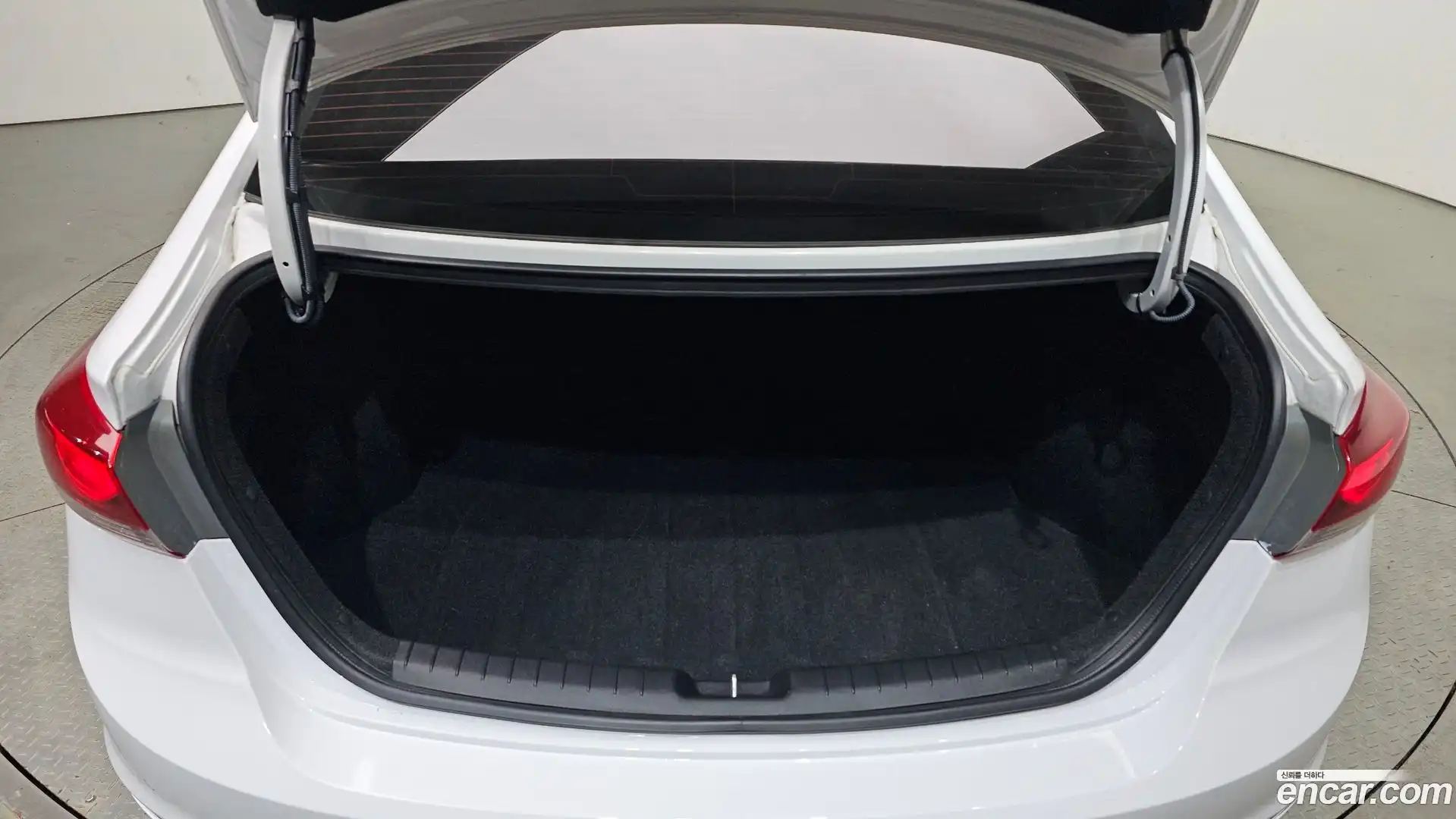 AVANTE Hyundai 2018.3-OPTION-024