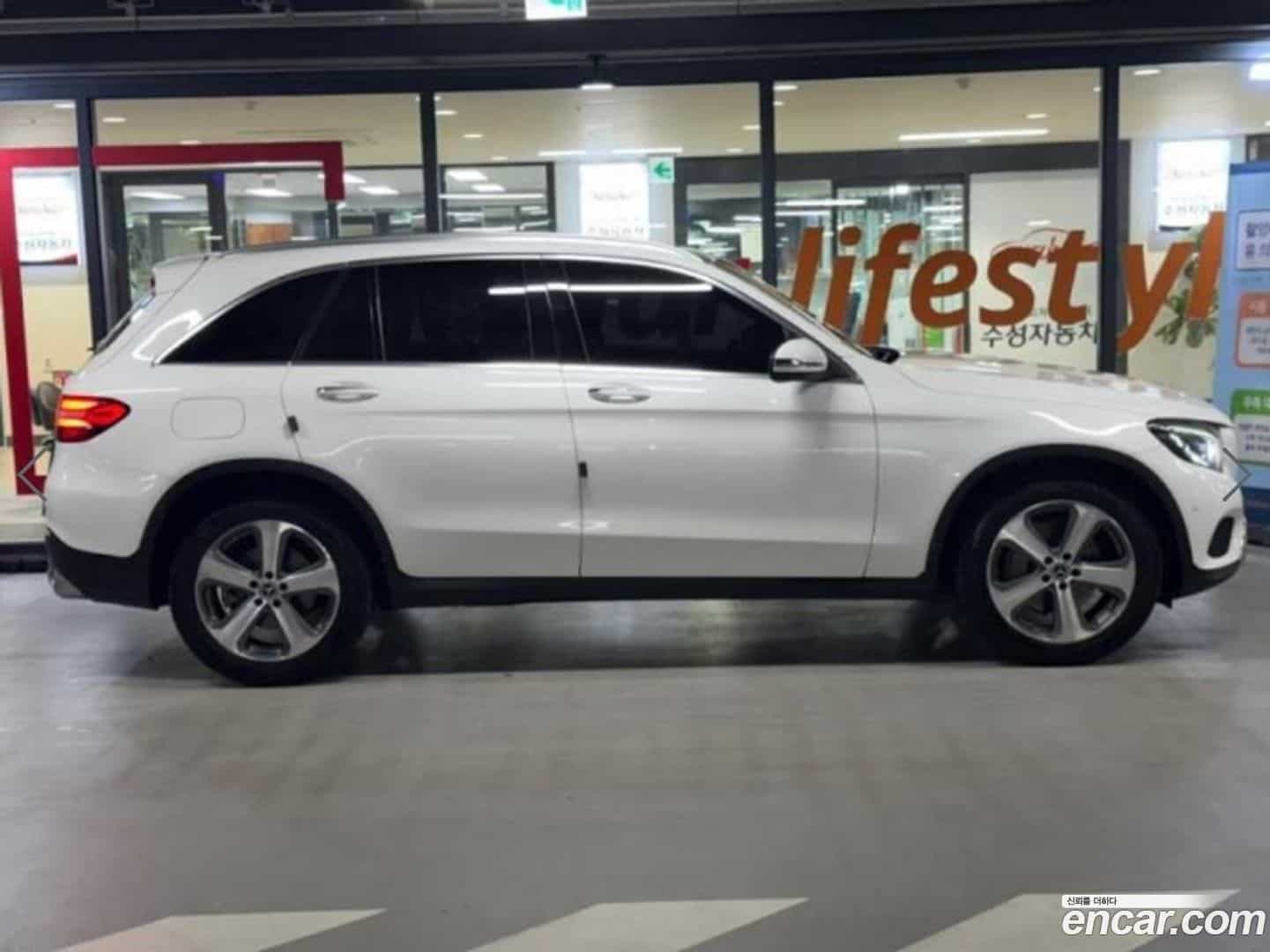 GLC-Class Mercedes-Benz 2017.1-OUTER-003