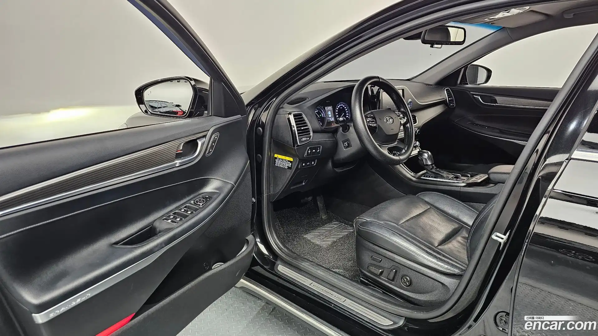 Grandeur Hyundai 2019.2-INNER-010