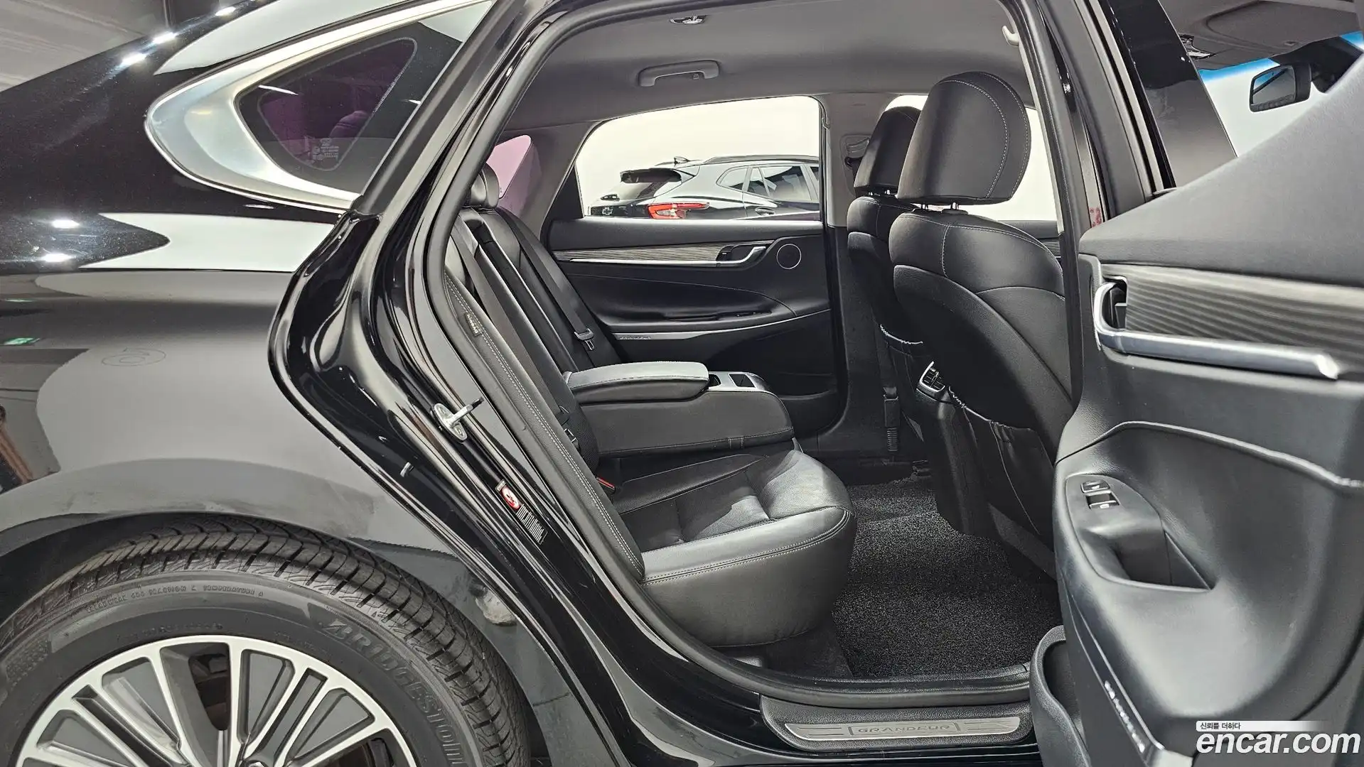 Grandeur Hyundai 2019.2-OPTION-015