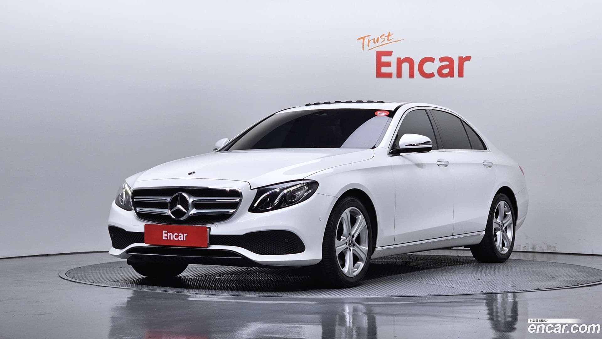 Main__Slider__Photo:E-Class Mercedes-Benz 2018.2-0
