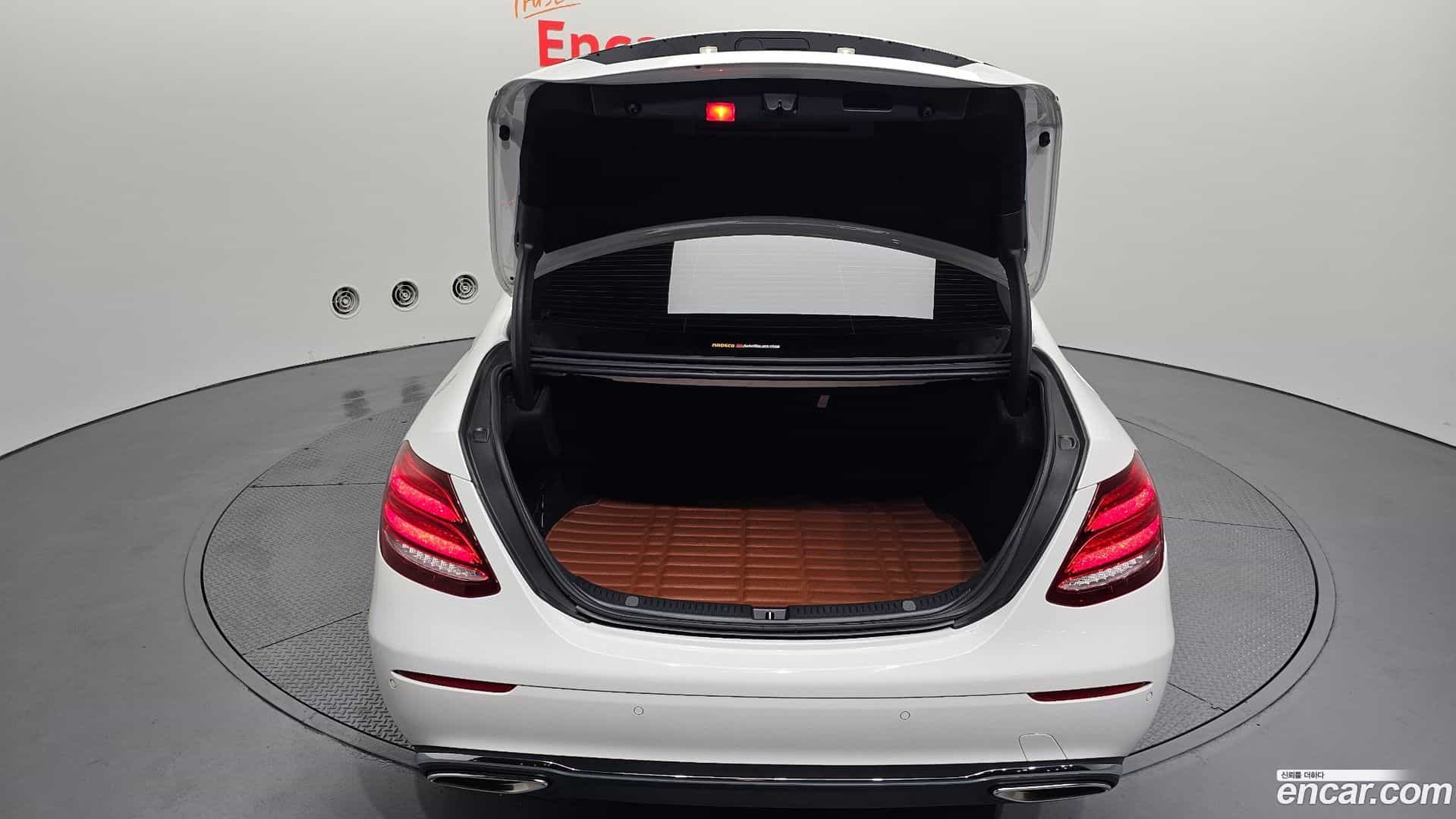 E-Class Mercedes-Benz 2018.2-OPTION-024
