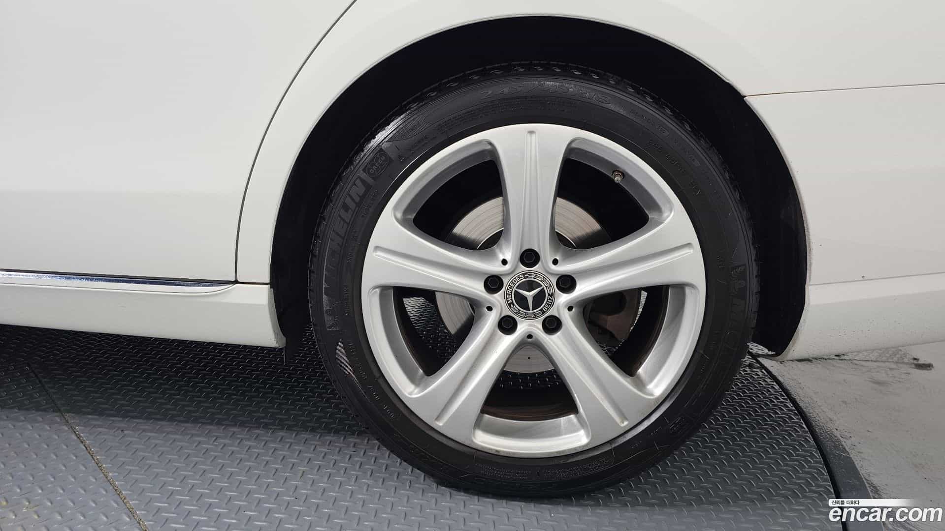 E-Class Mercedes-Benz 2018.2-OUTER-031