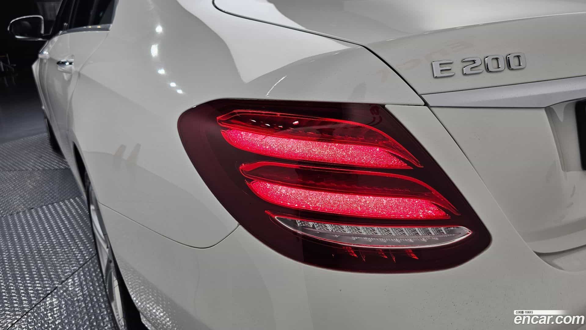 E-Class Mercedes-Benz 2018.2-OUTER-033
