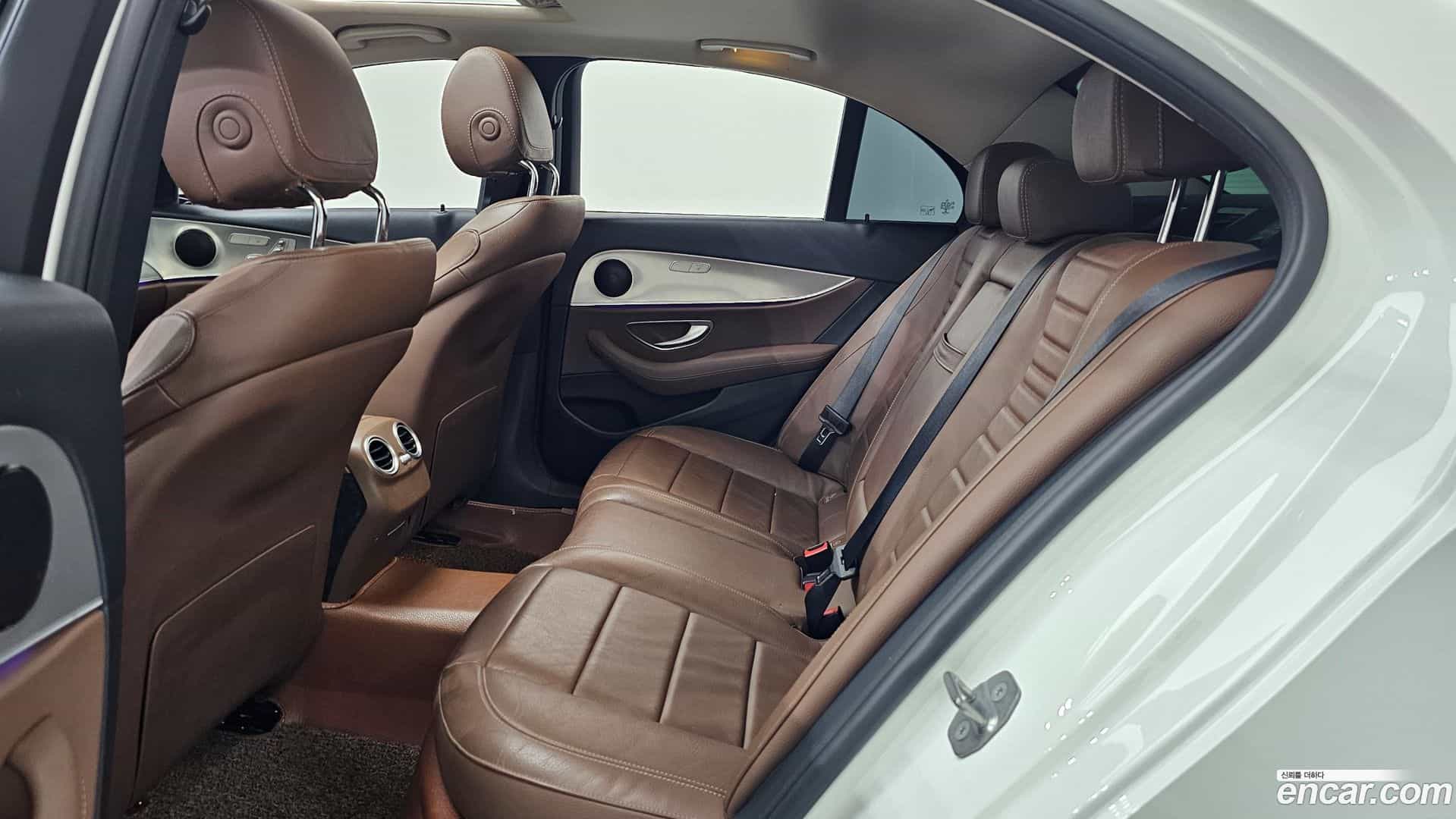 E-Class Mercedes-Benz 2018.2-INNER-036