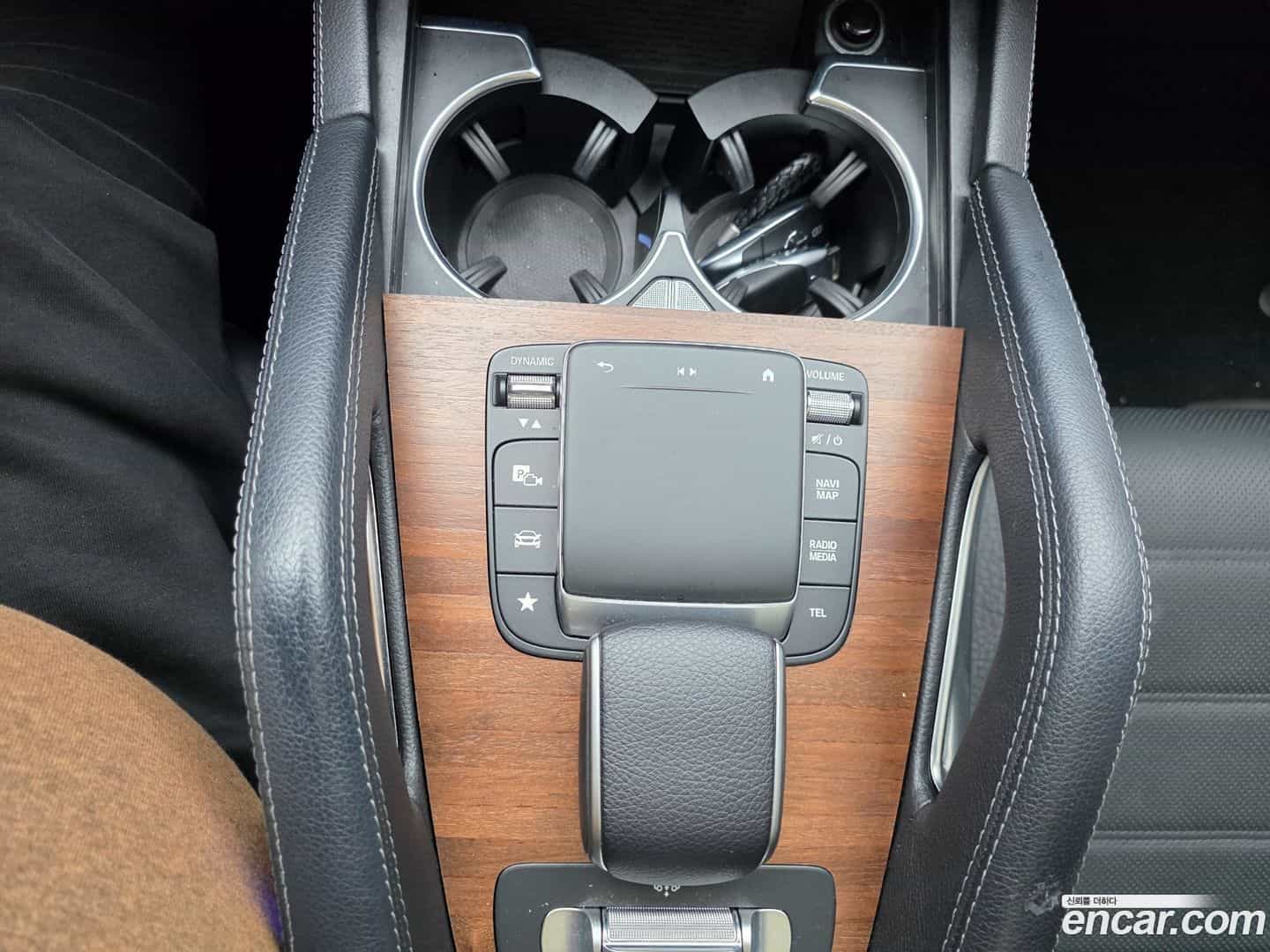 GLE-Class Mercedes-Benz 2021.6-INNER-010