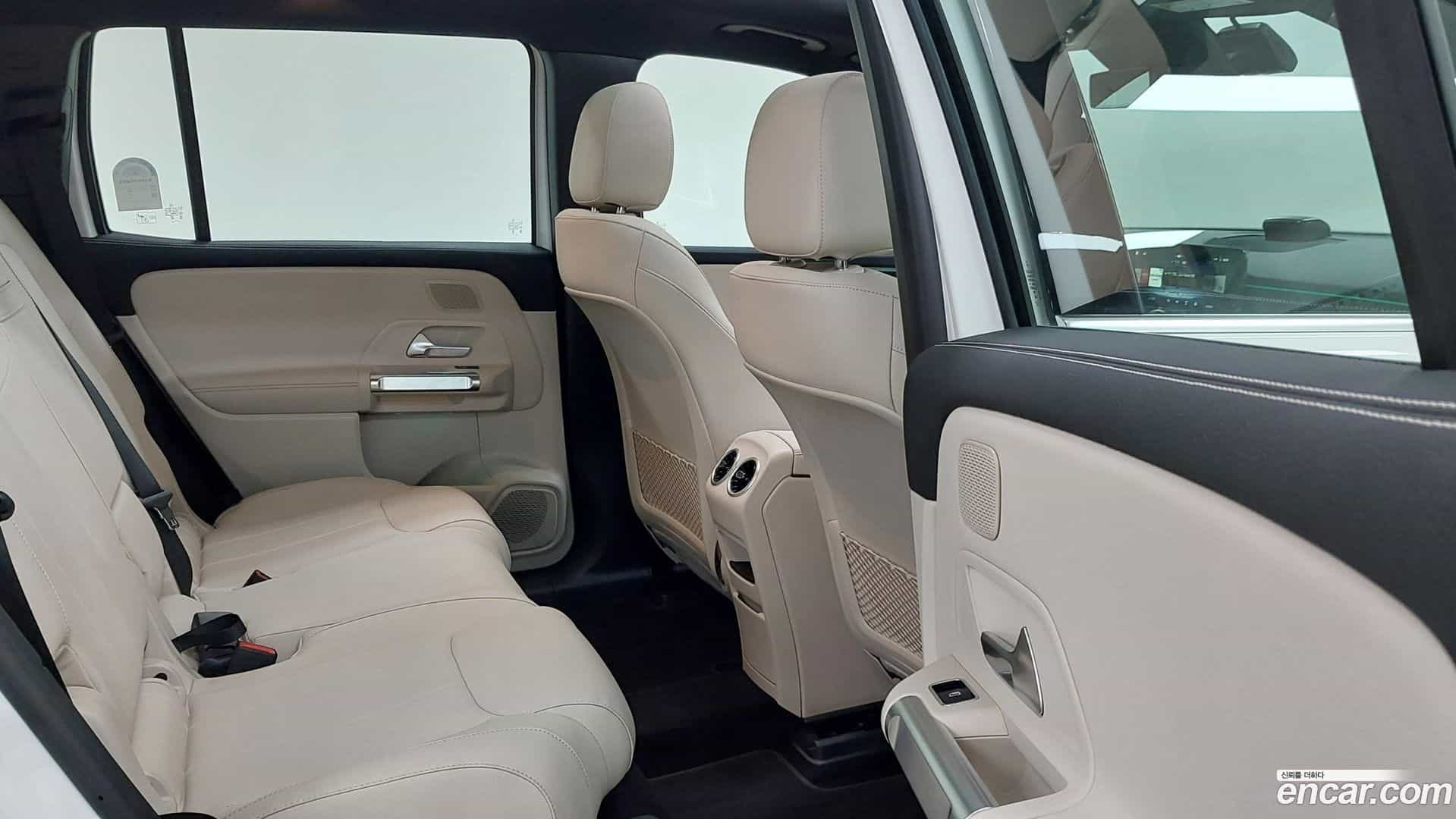 EQB Mercedes-Benz 2025.8-INNER-010