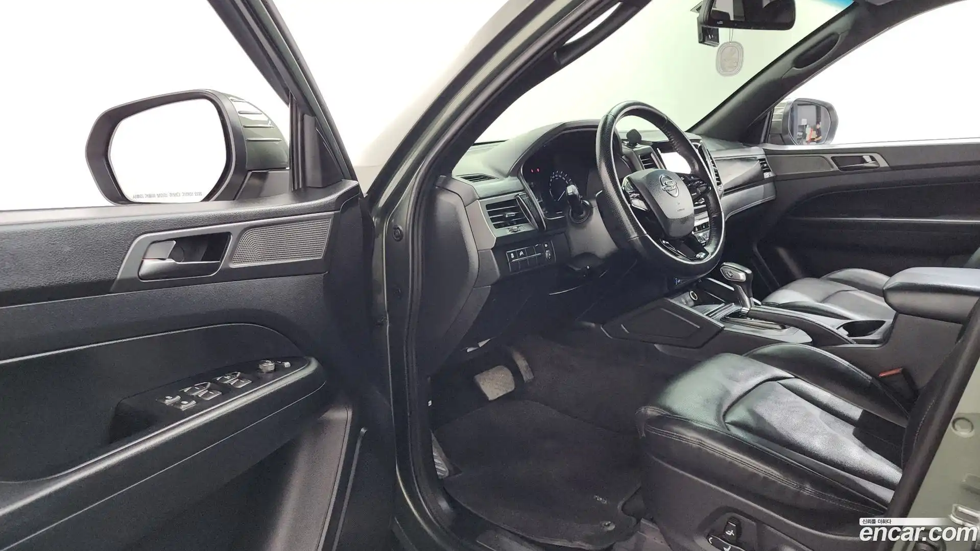 Rexton KG Mobility 2021.8-INNER-010