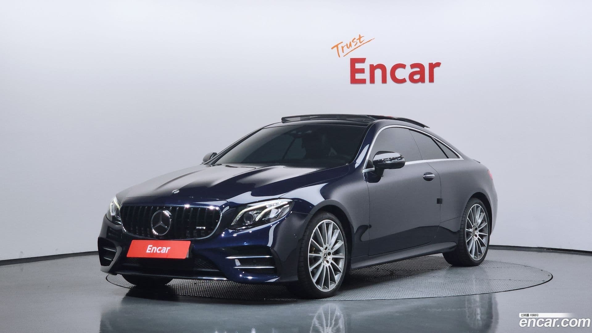 Main__Slider__Photo:E-Class Mercedes-Benz 2017.8-0