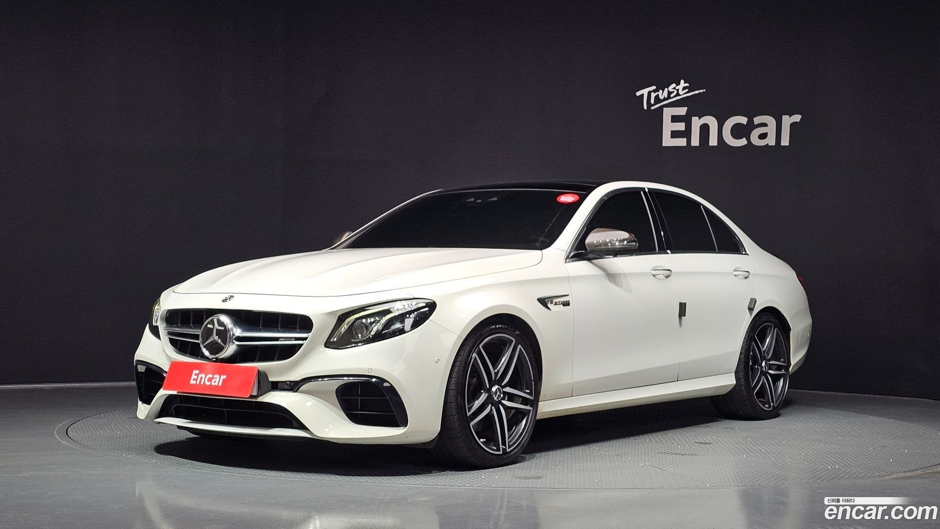 Main__Slider__Photo:E-Class Mercedes-Benz 2018.4-0