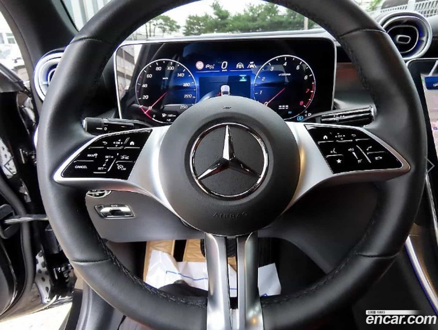 GLC-Class Mercedes-Benz 2025.0-INNER-008