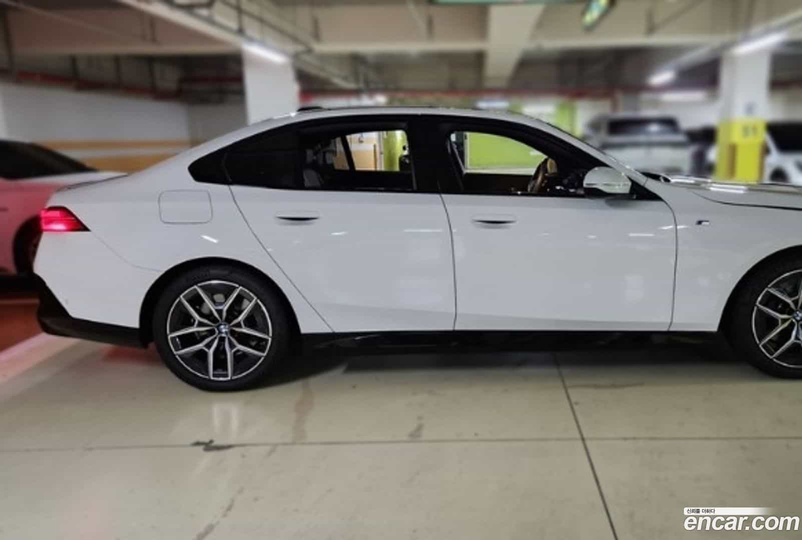5-Series BMW 2024.8-OUTER-003