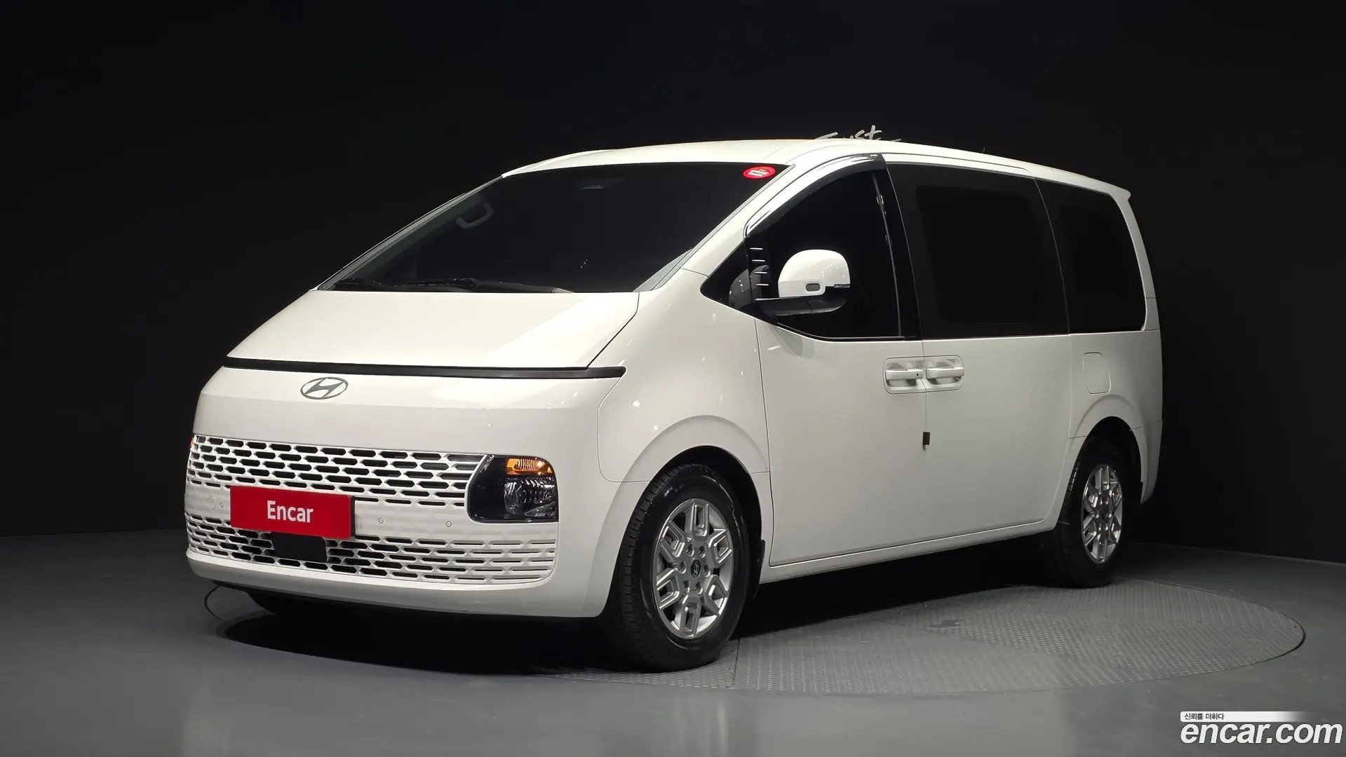 Main__Slider__Photo:Staria Hyundai 2025.3-0