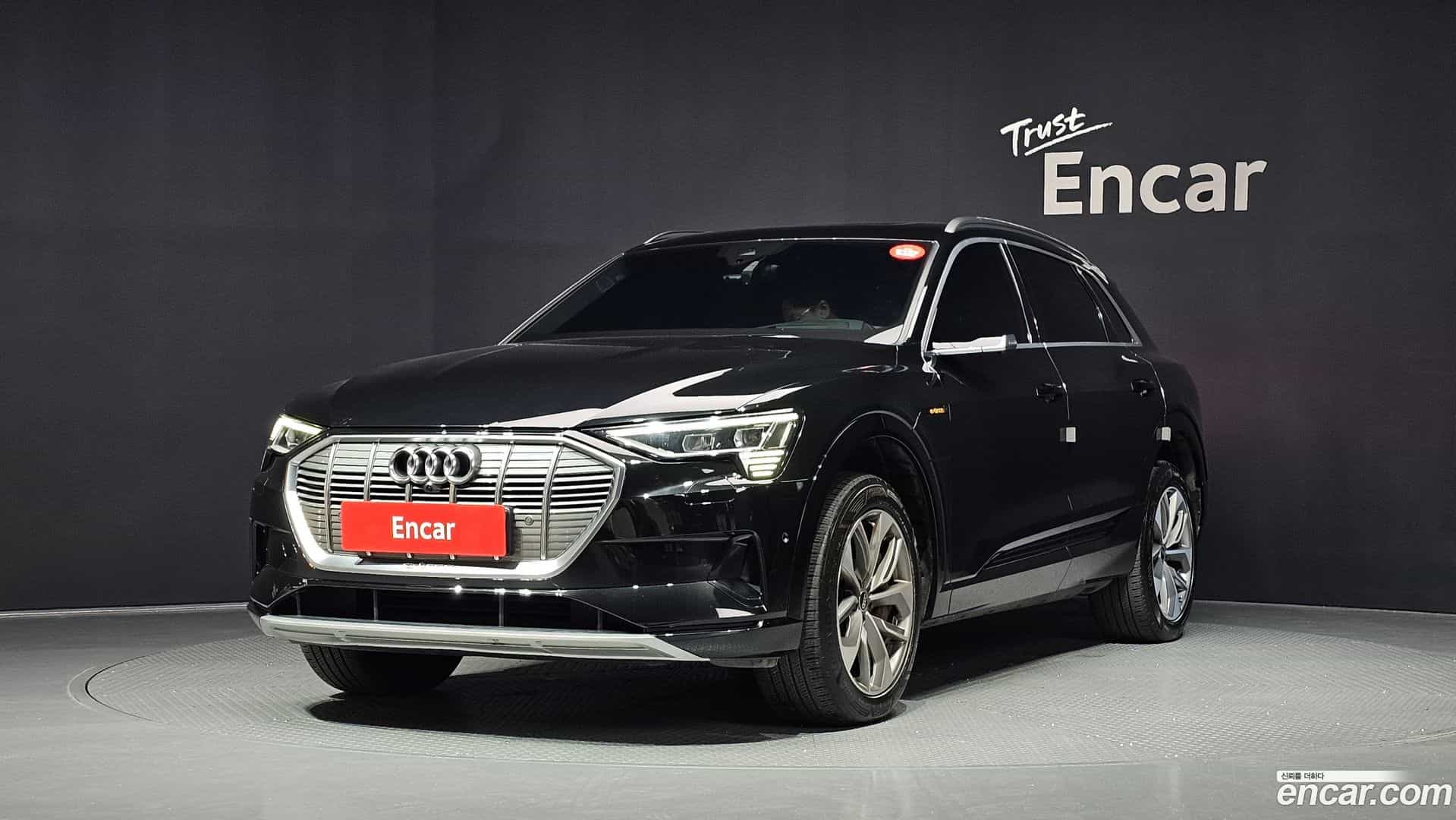 e-tron Audi 2021.11-OUTER-001