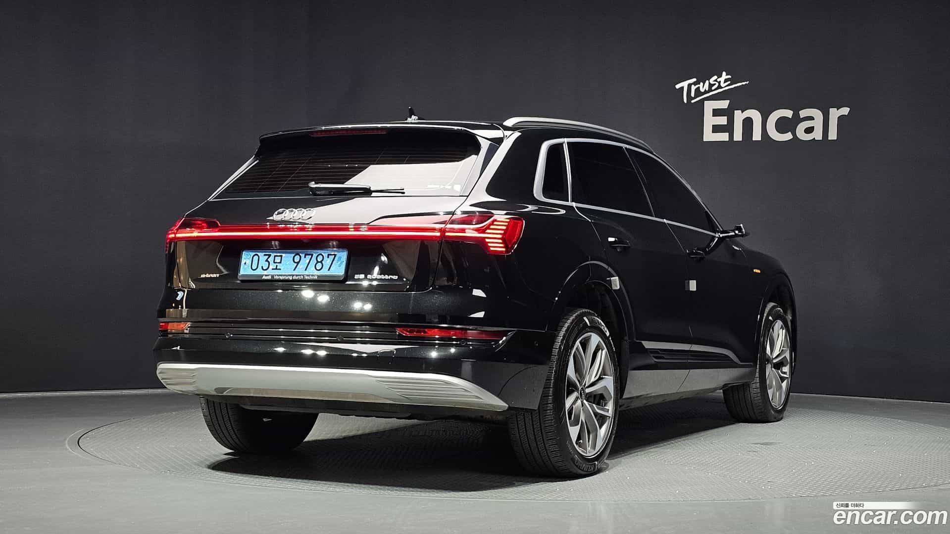 e-tron Audi 2021.11-OUTER-002