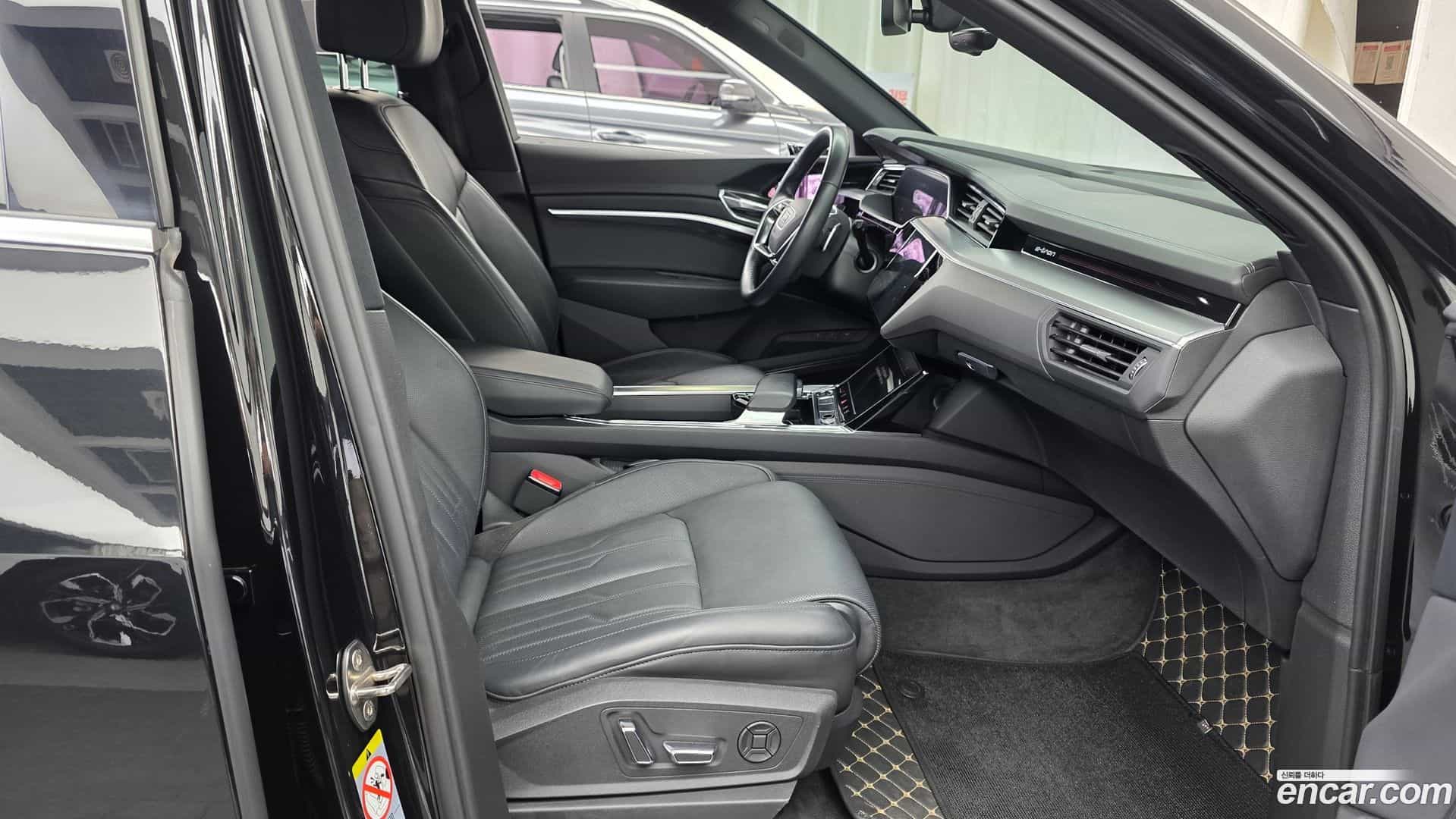 e-tron Audi 2021.11-INNER-036